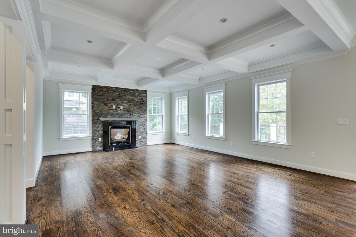 LANGLEY MANOR - Residential