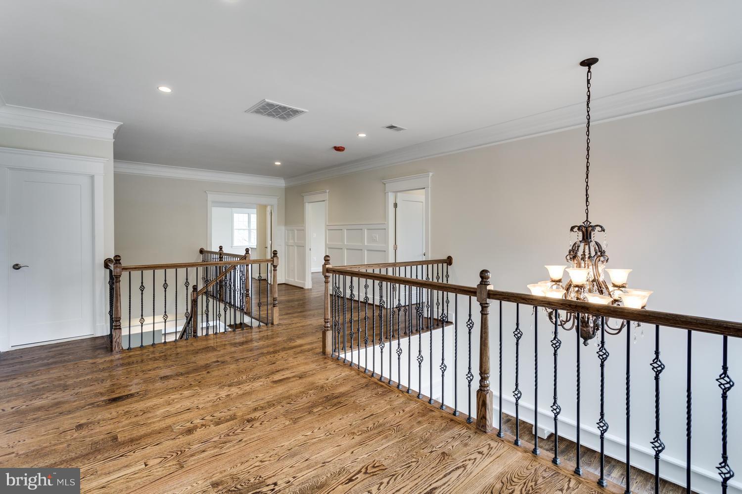 LANGLEY MANOR - Residential