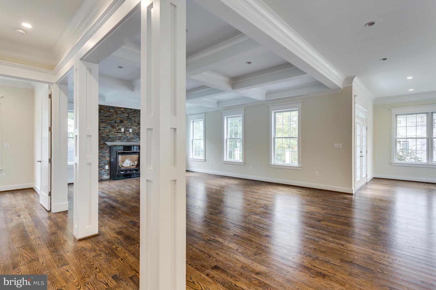 LANGLEY MANOR - Residential
