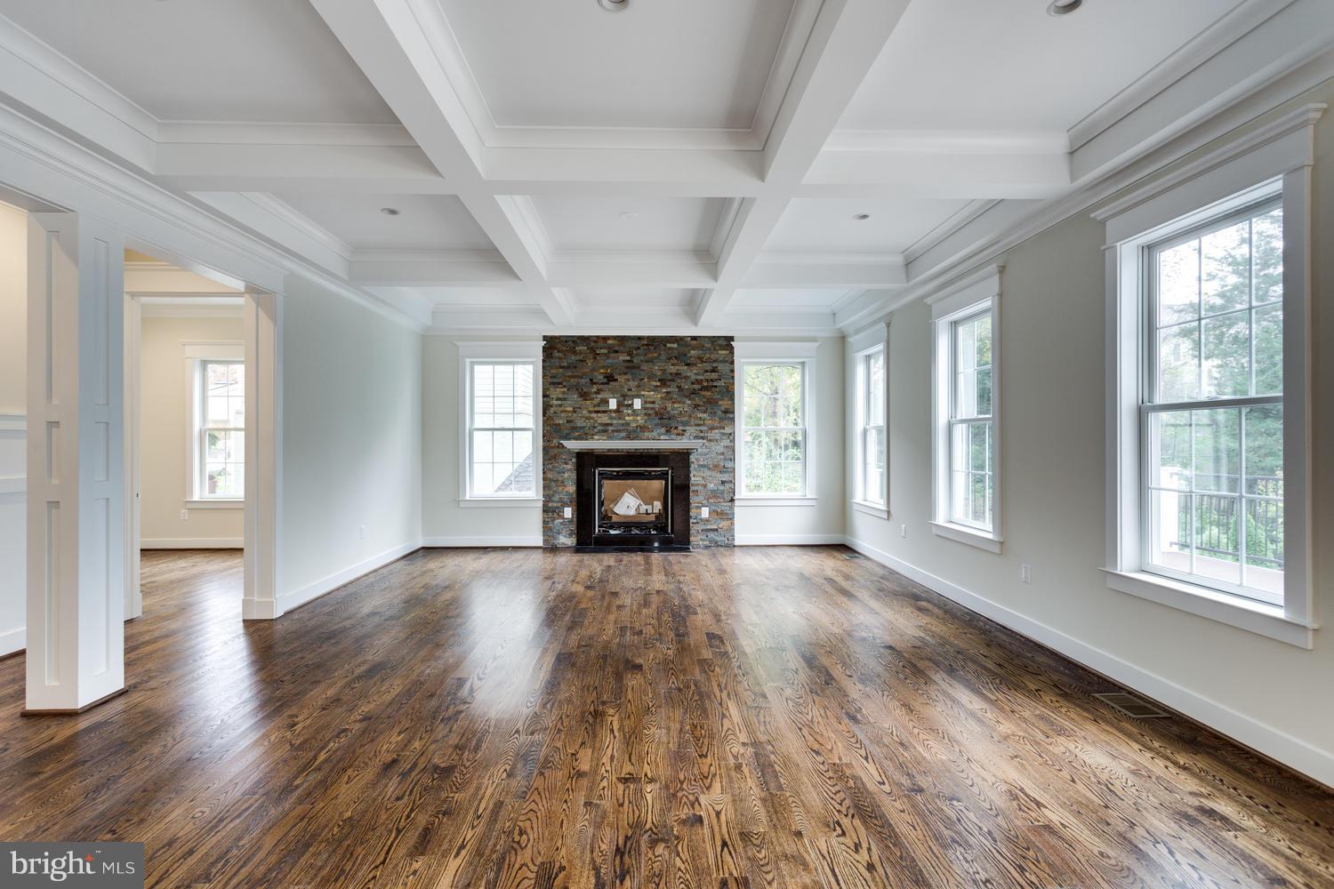 LANGLEY MANOR - Residential