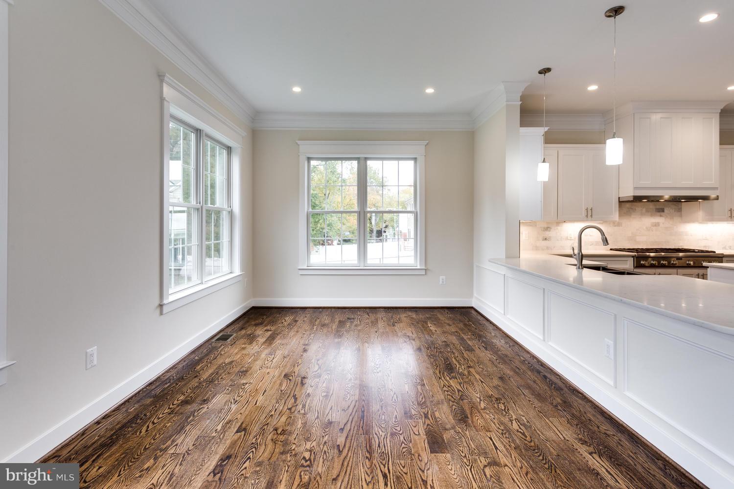 LANGLEY MANOR - Residential