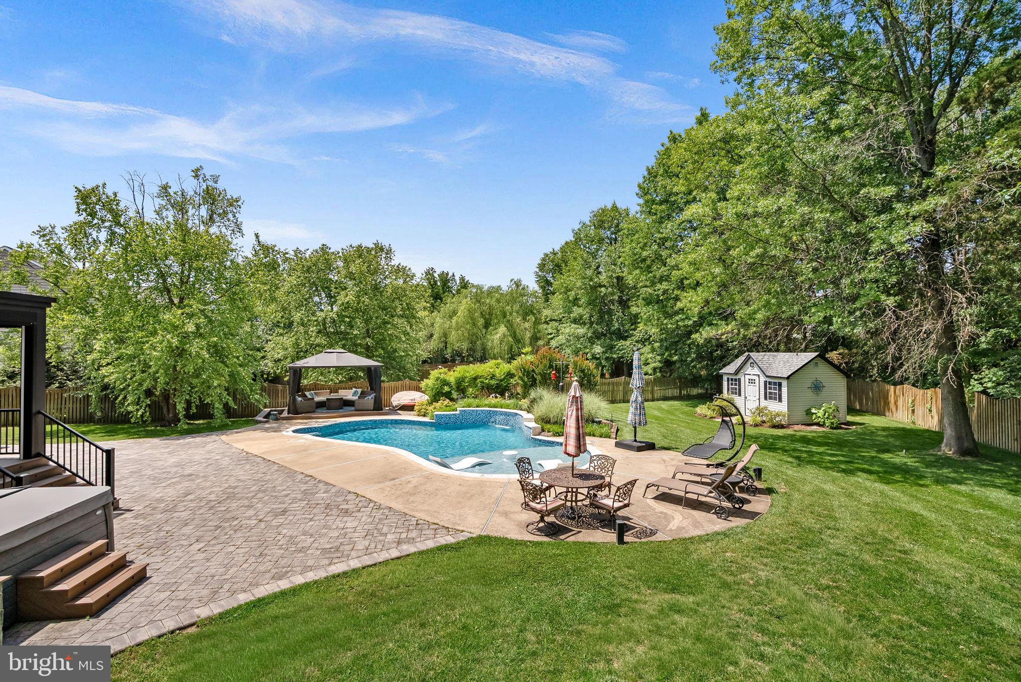 VANTAGE POINTE - Residential