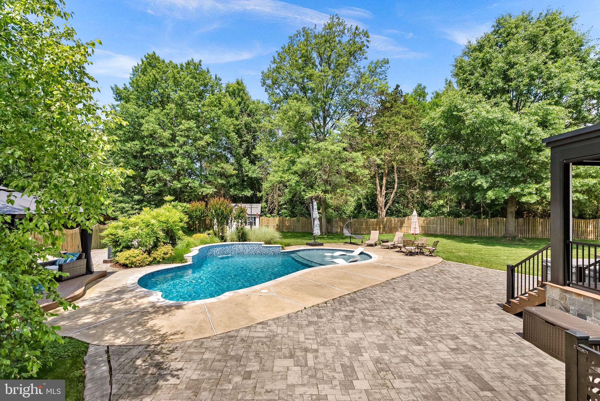 VANTAGE POINTE - Residential