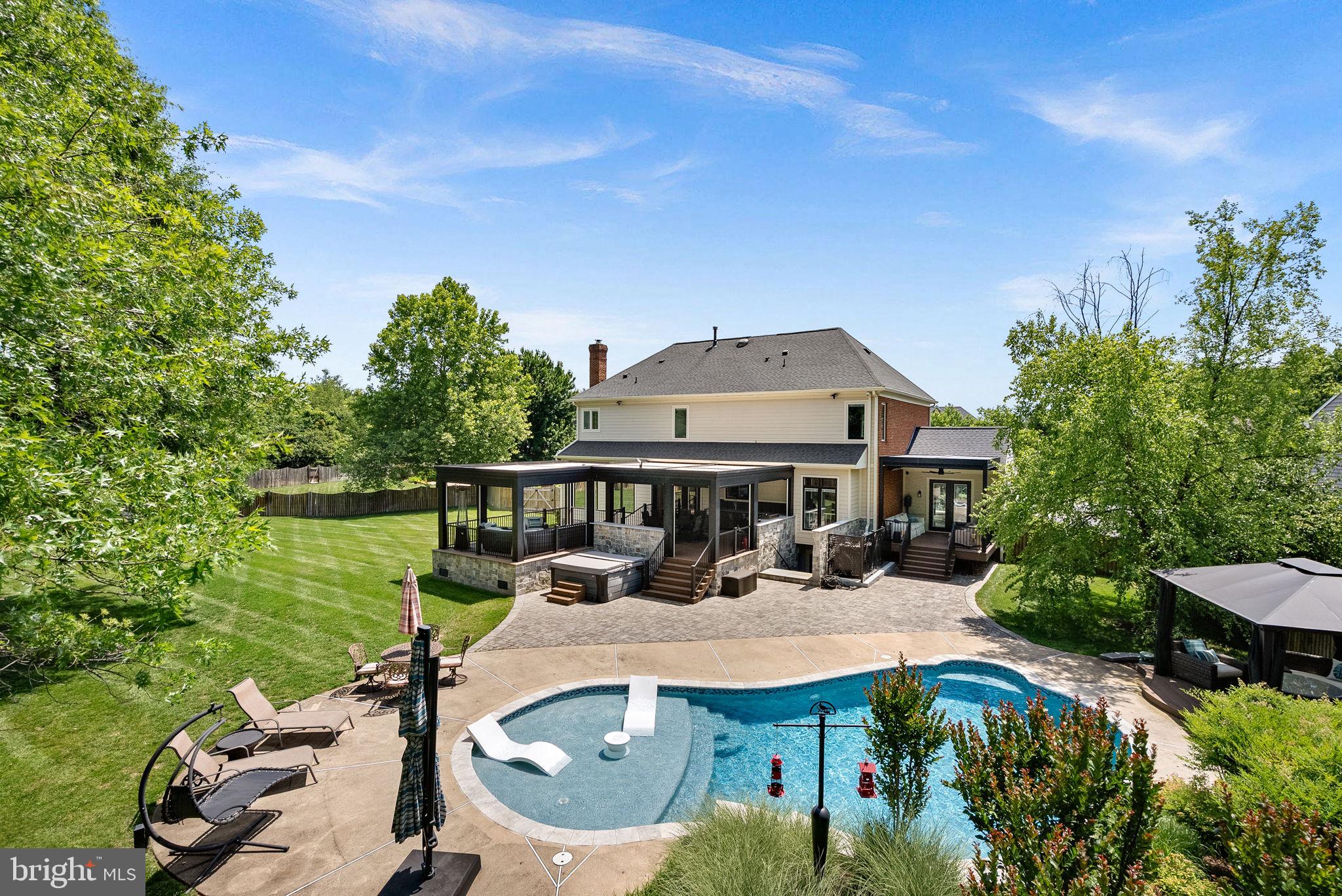 VANTAGE POINTE - Residential