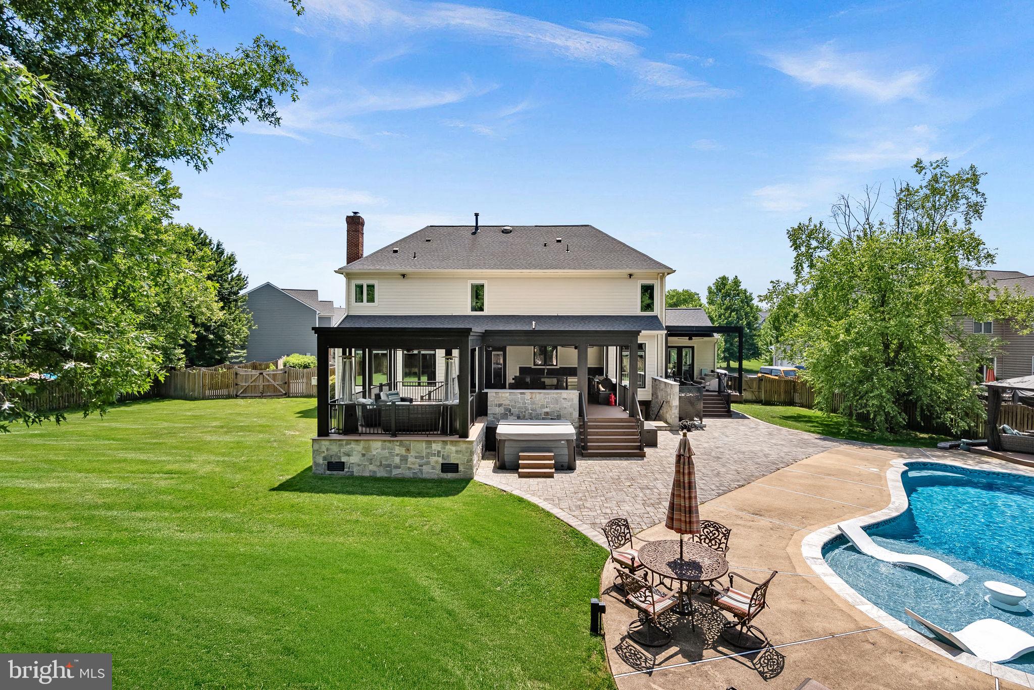 VANTAGE POINTE - Residential