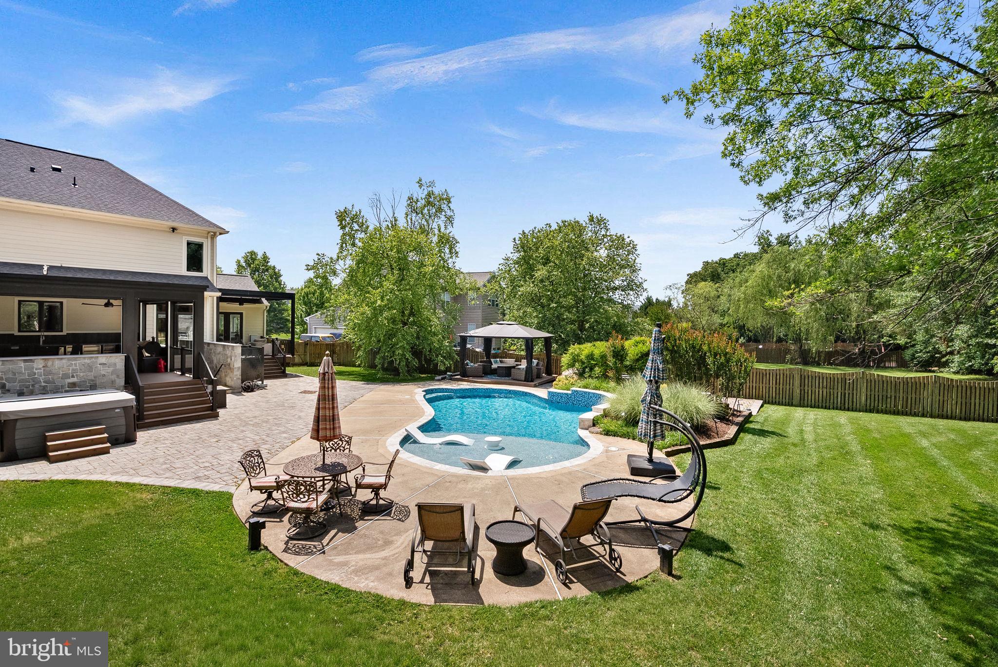 VANTAGE POINTE - Residential