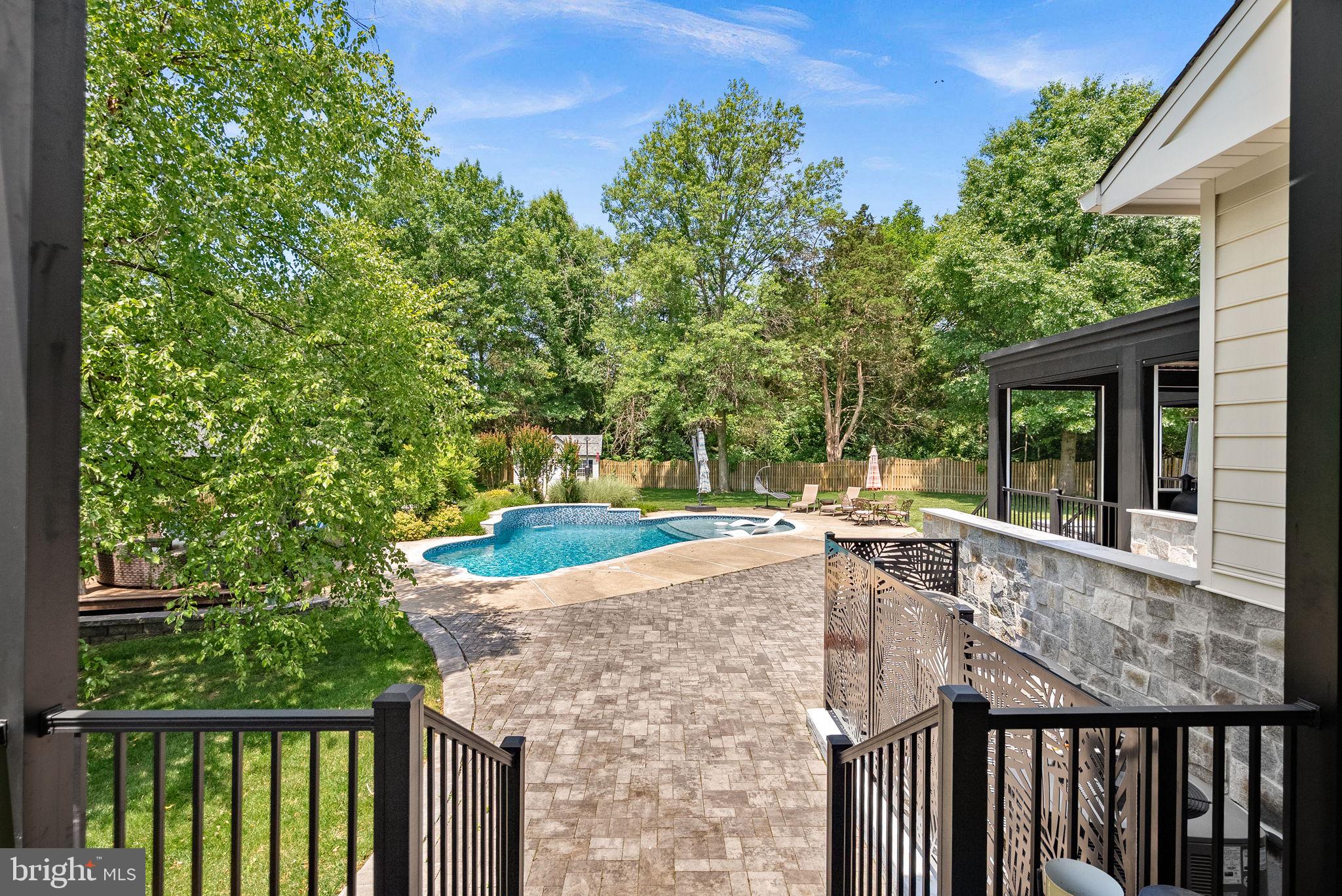 VANTAGE POINTE - Residential