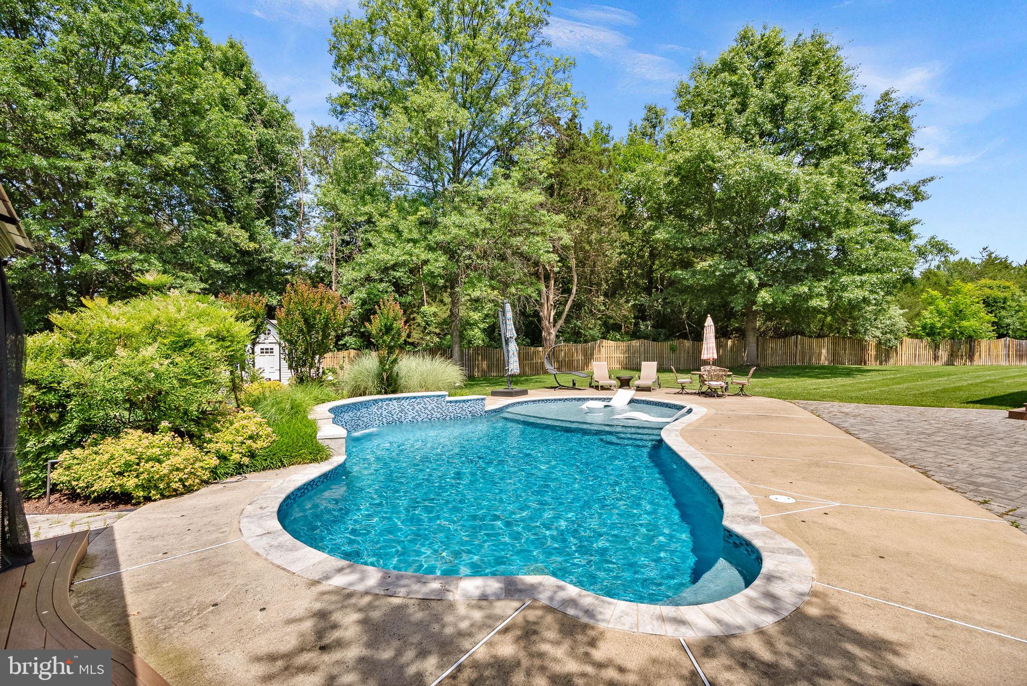 VANTAGE POINTE - Residential