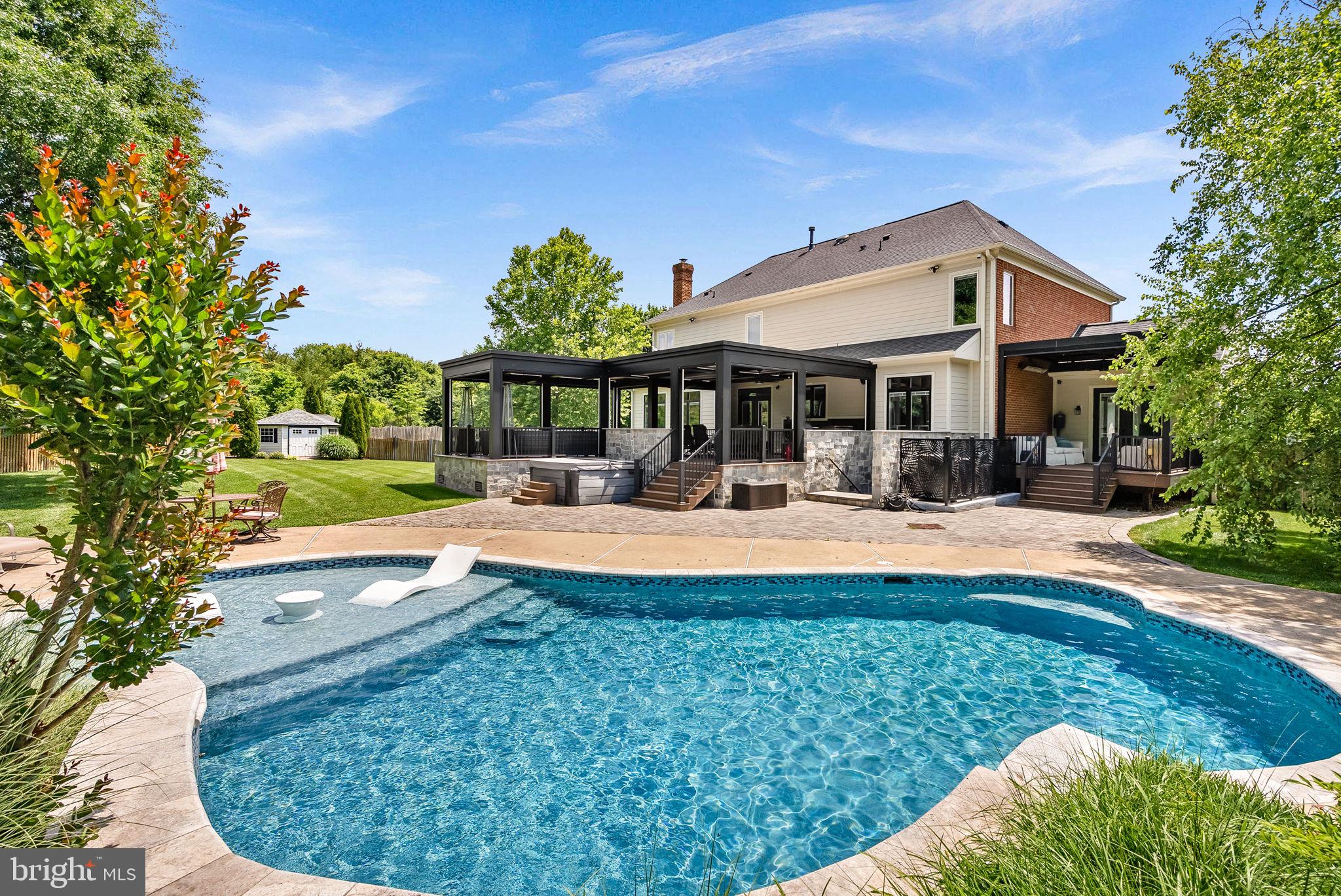 VANTAGE POINTE - Residential