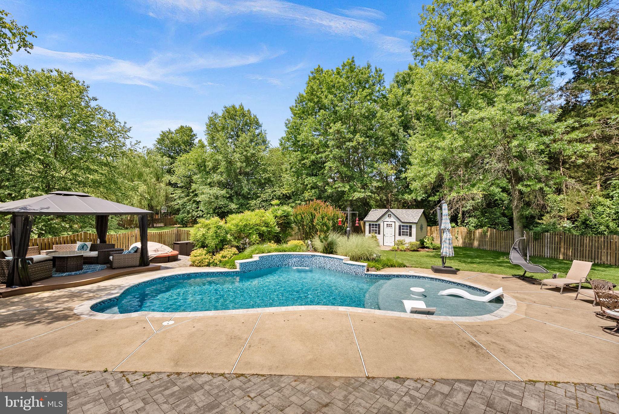 VANTAGE POINTE - Residential