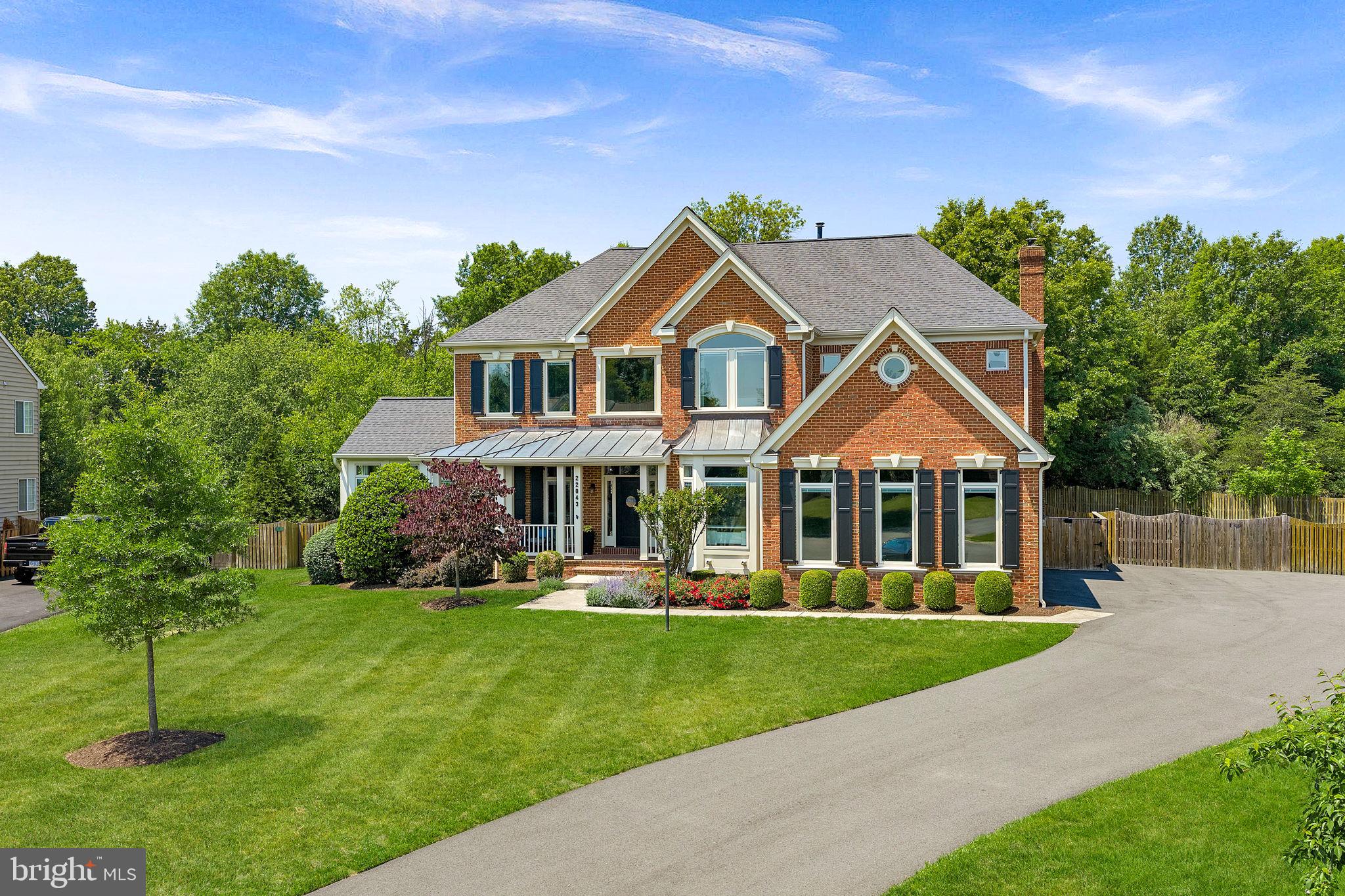 VANTAGE POINTE - Residential