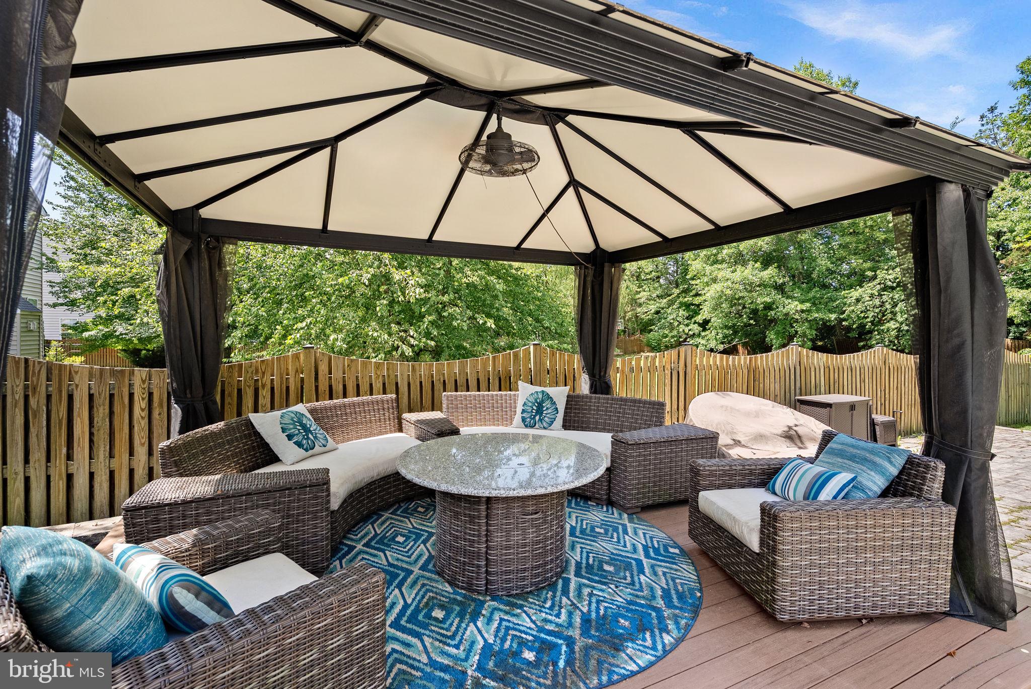 VANTAGE POINTE - Residential