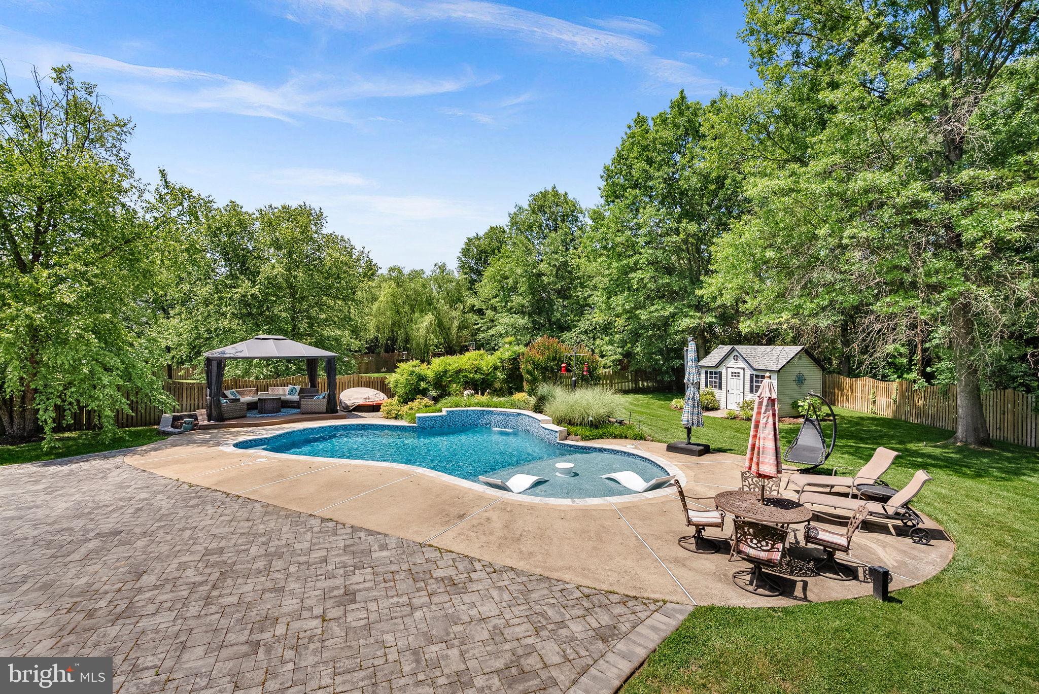 VANTAGE POINTE - Residential