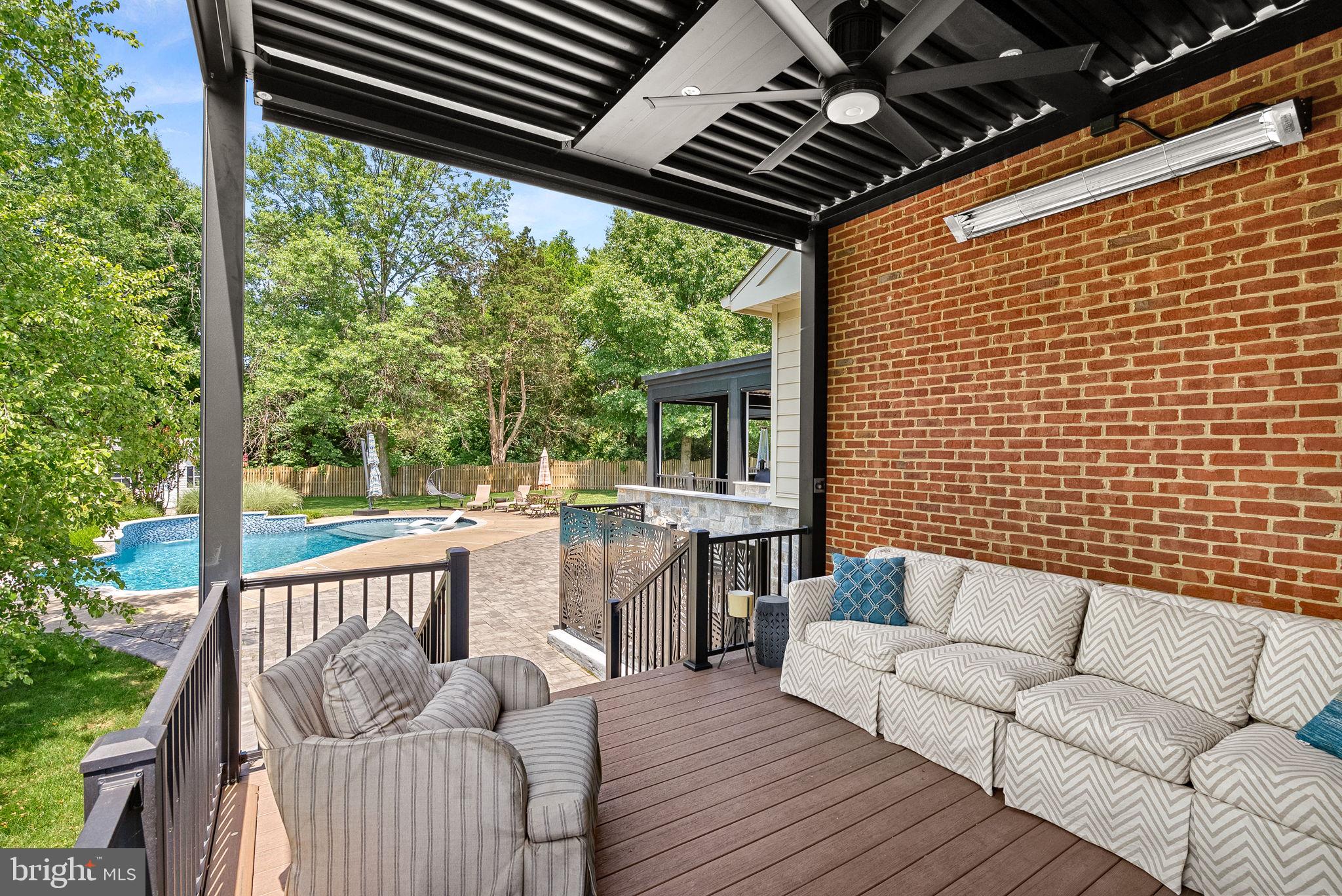 VANTAGE POINTE - Residential