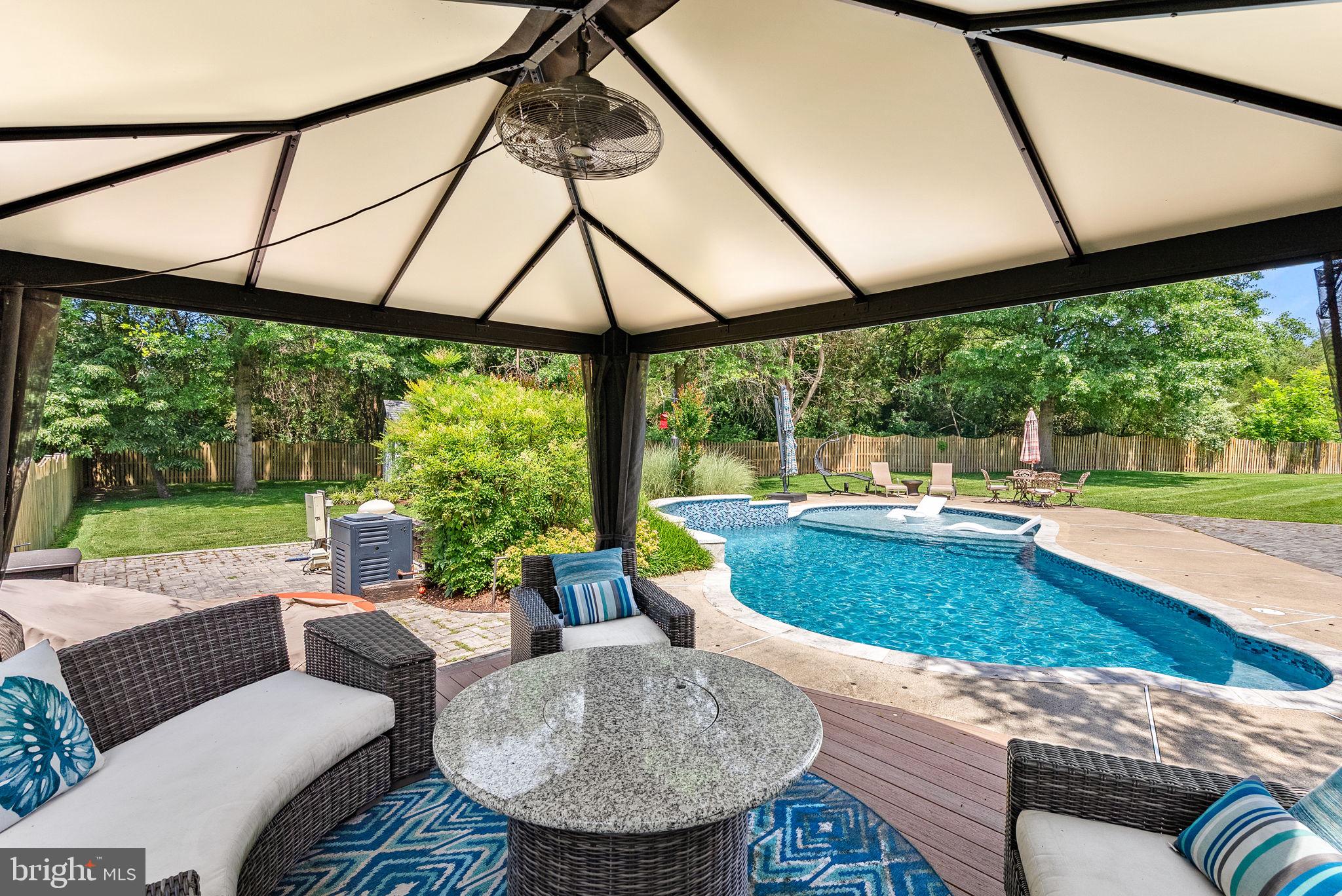 VANTAGE POINTE - Residential