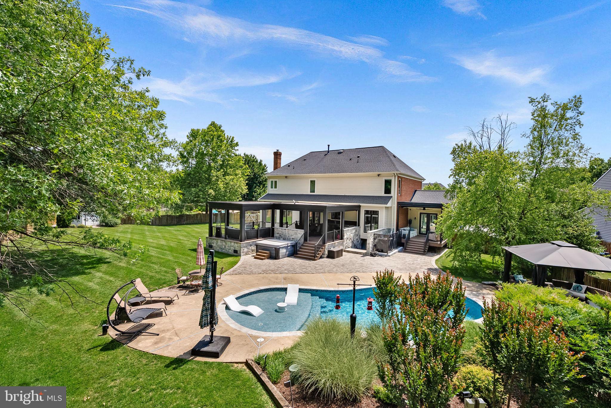 VANTAGE POINTE - Residential