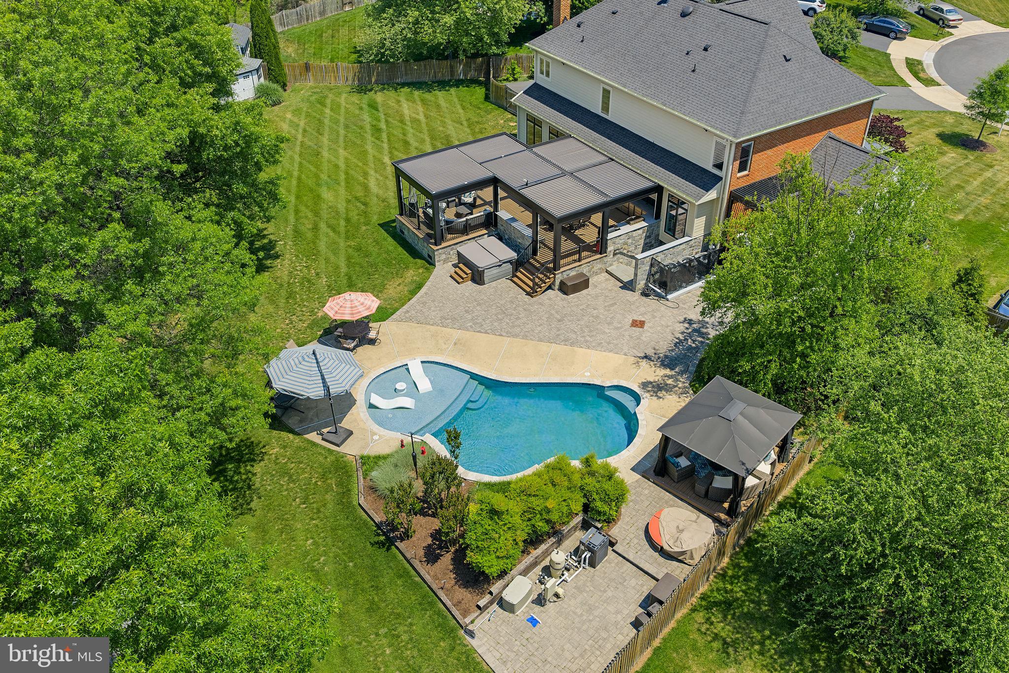 VANTAGE POINTE - Residential
