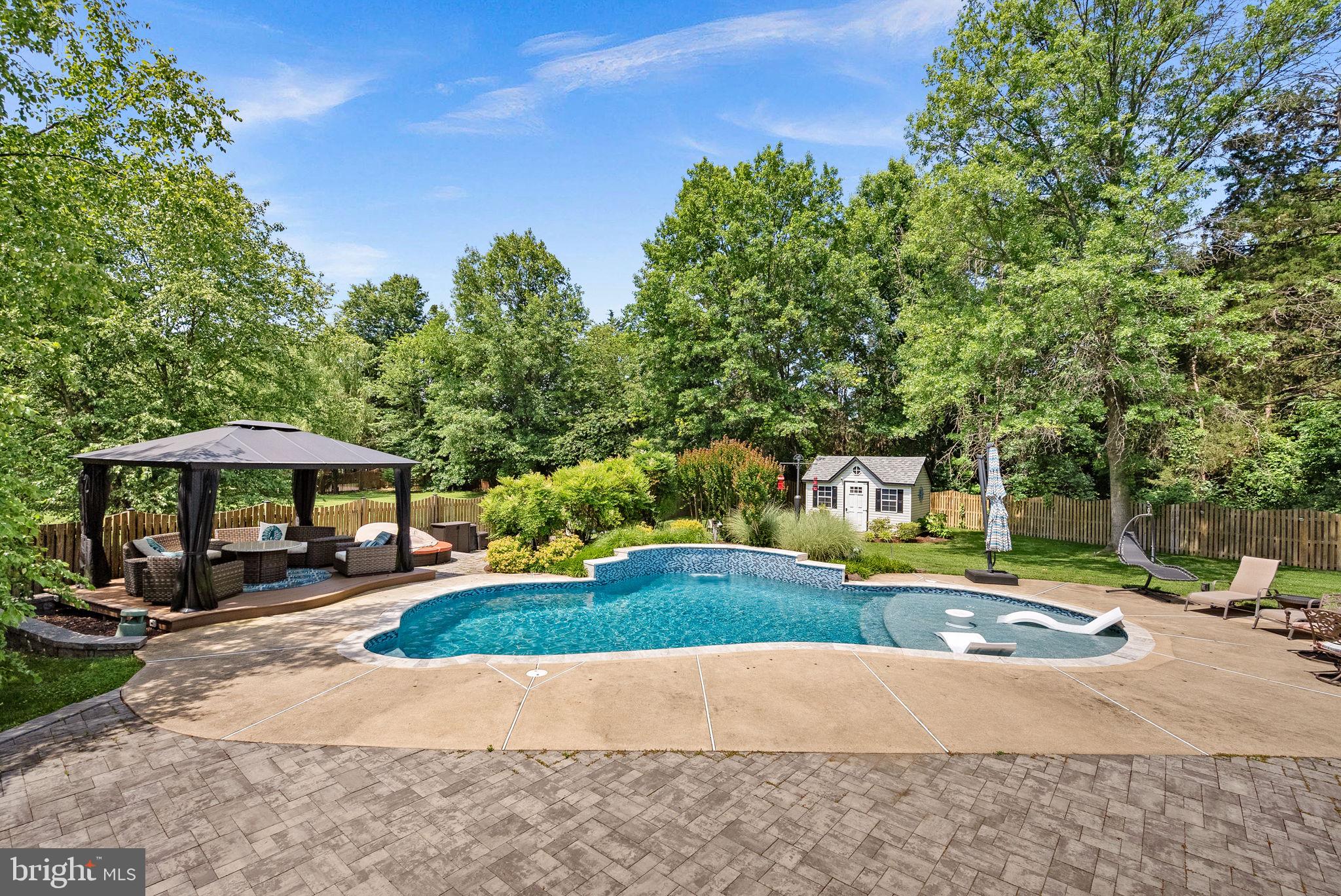 VANTAGE POINTE - Residential