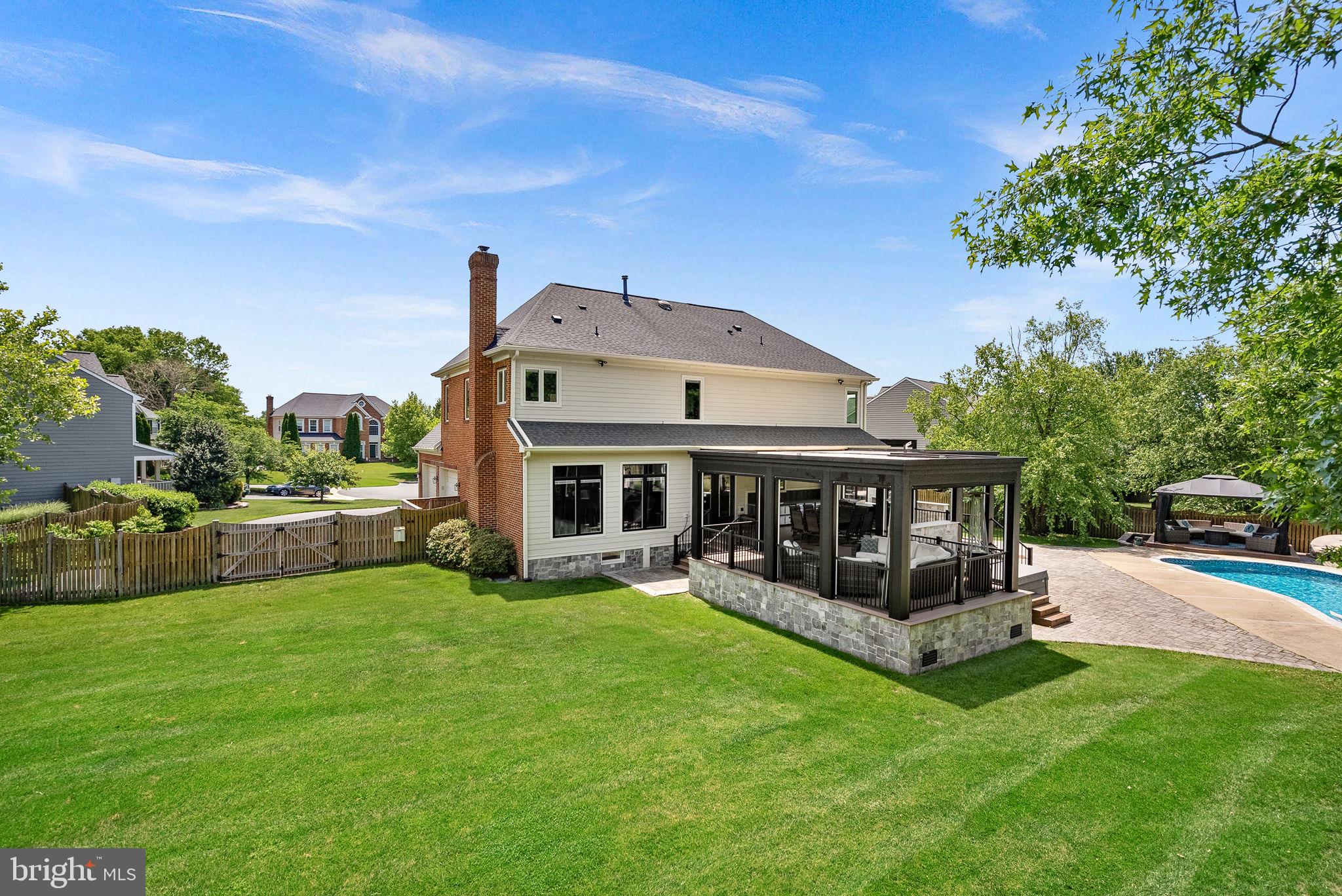 VANTAGE POINTE - Residential