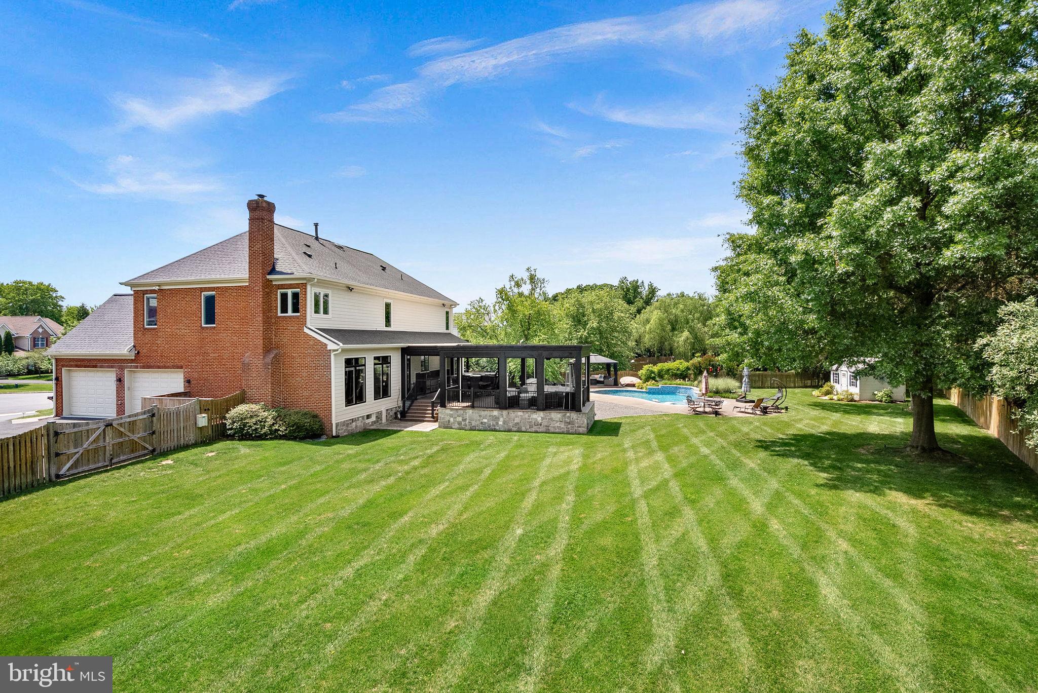VANTAGE POINTE - Residential