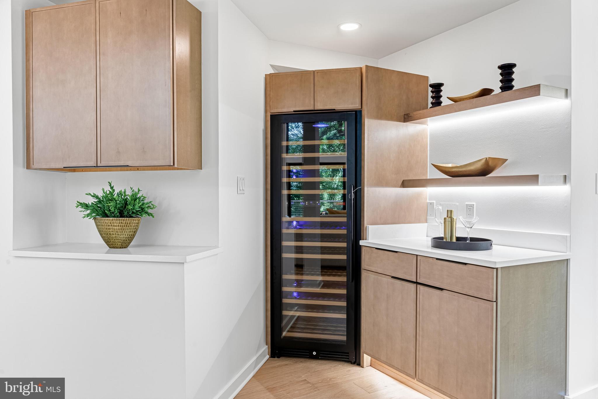 RESTON - Residential