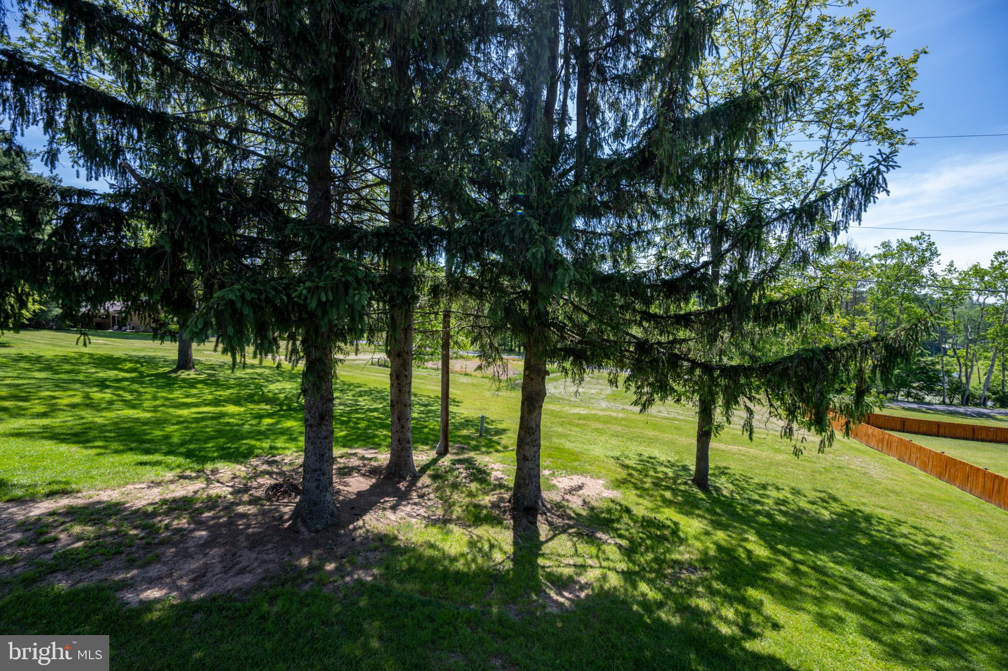 COUNTRY CLUB ACRES - Residential