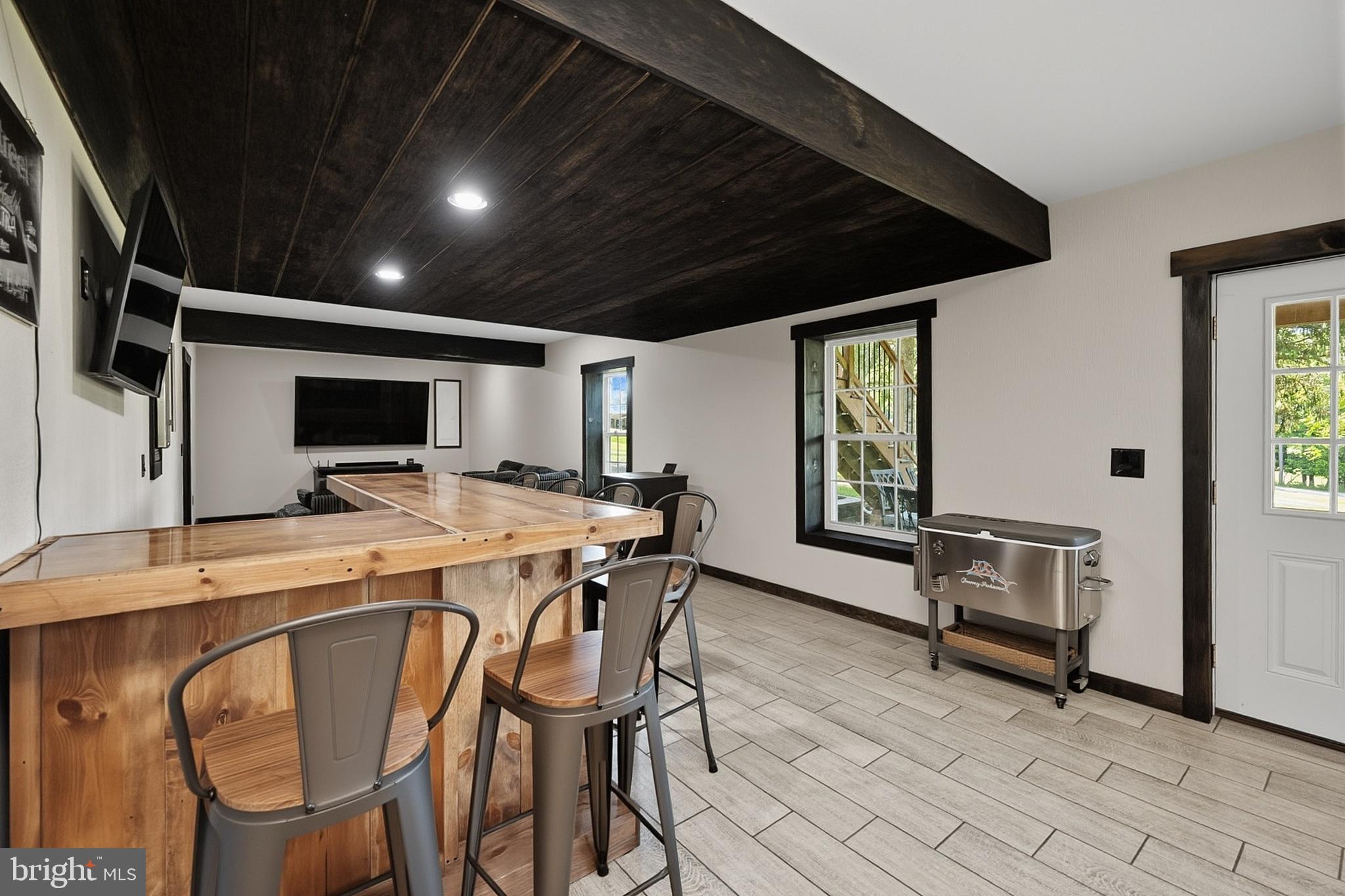 COUNTRY CLUB ACRES - Residential