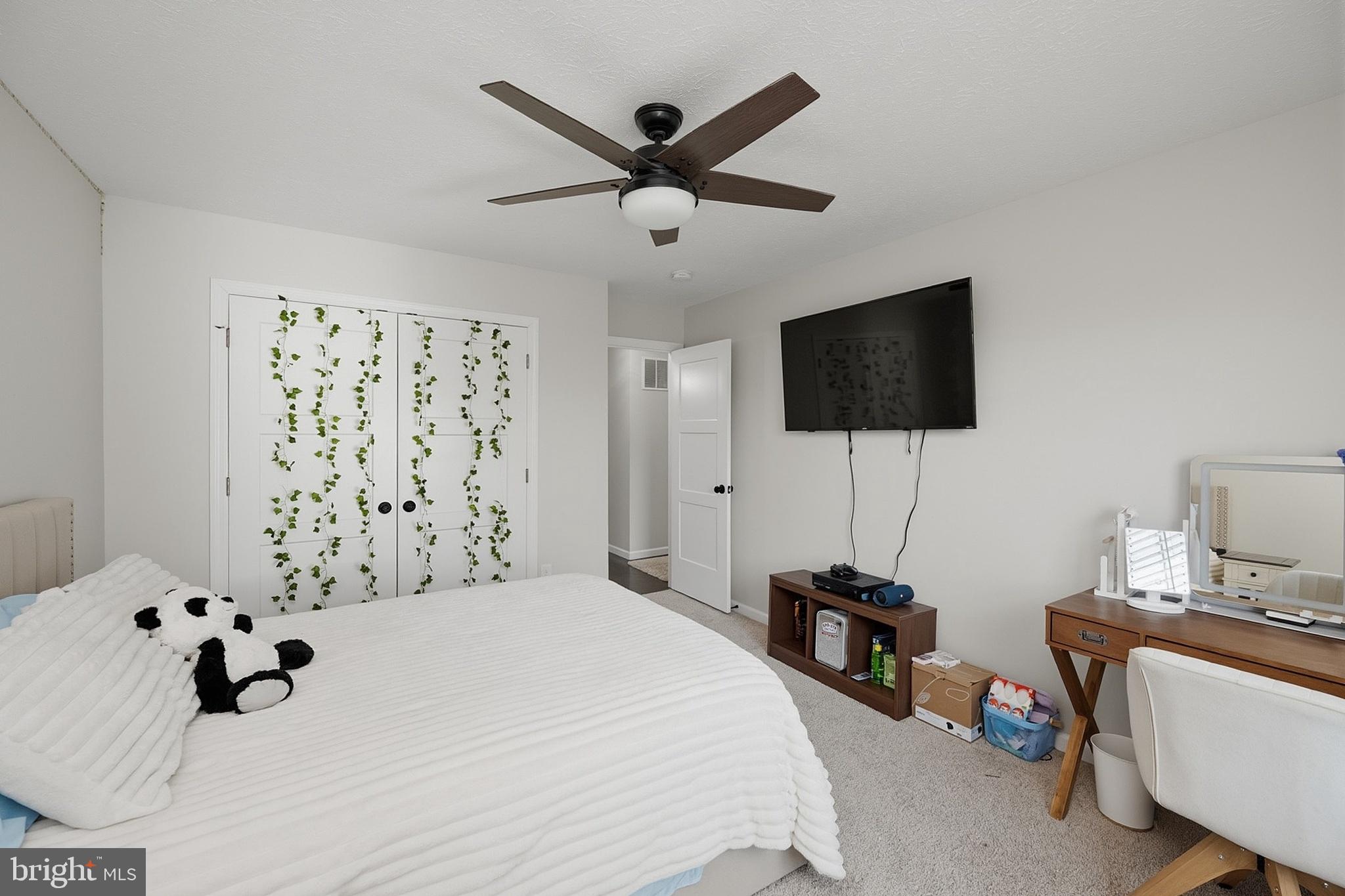 COUNTRY CLUB ACRES - Residential