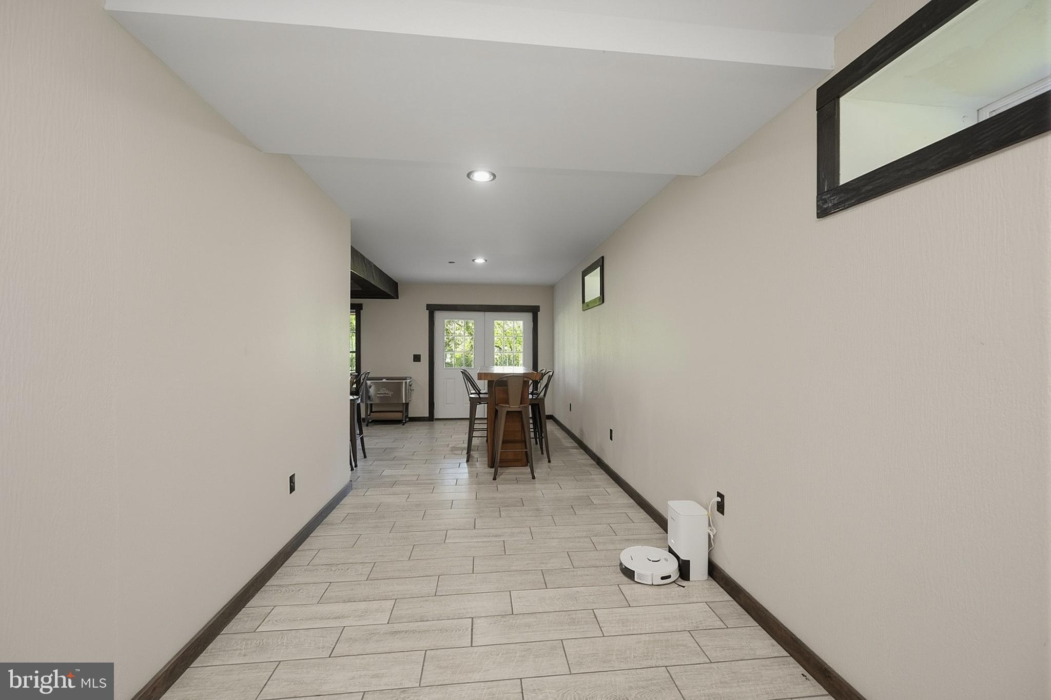 COUNTRY CLUB ACRES - Residential