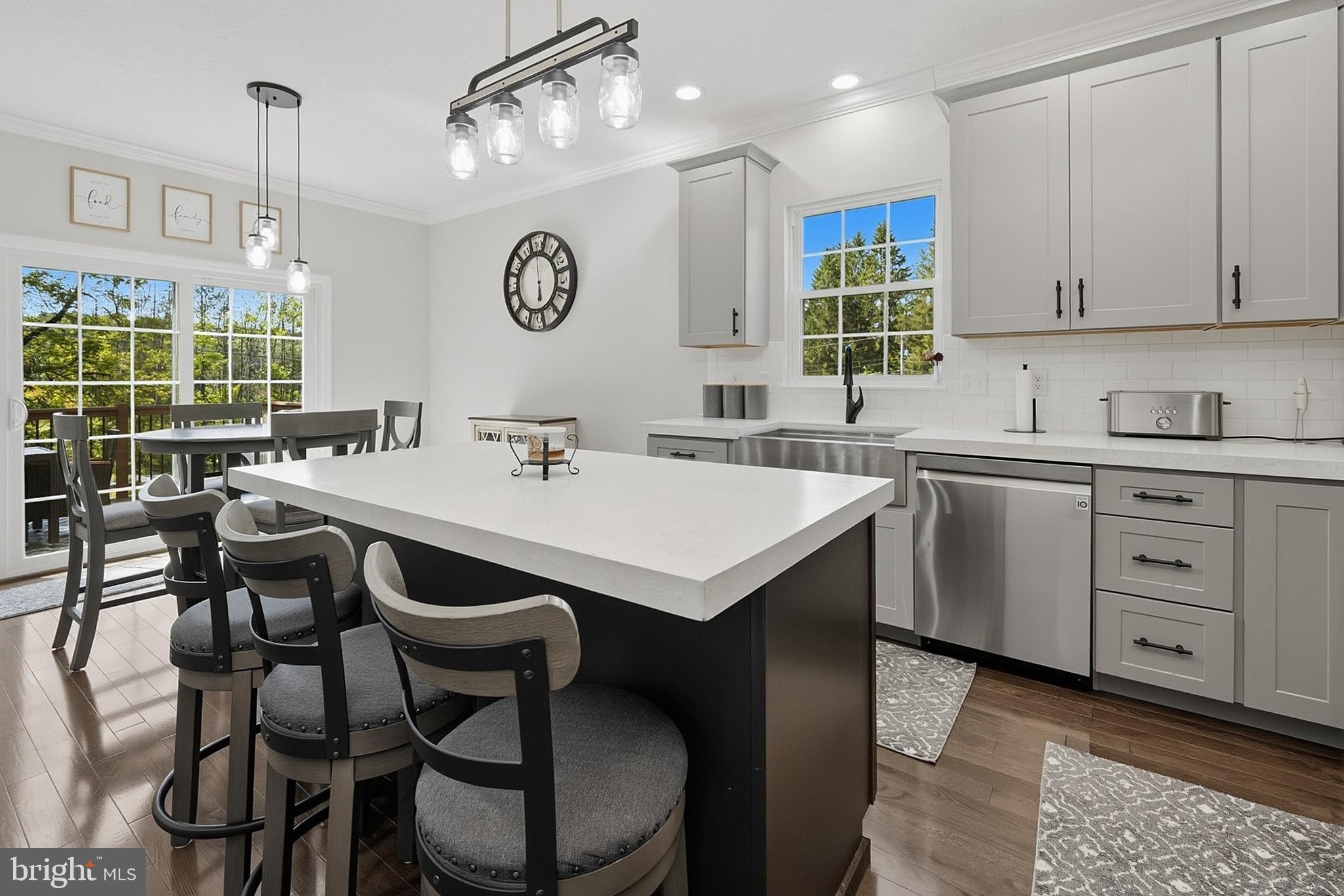 COUNTRY CLUB ACRES - Residential