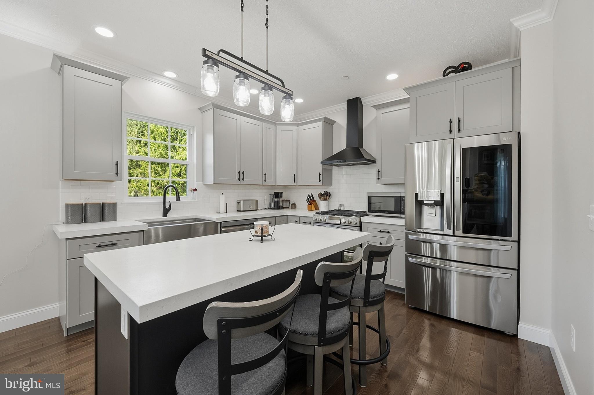 COUNTRY CLUB ACRES - Residential