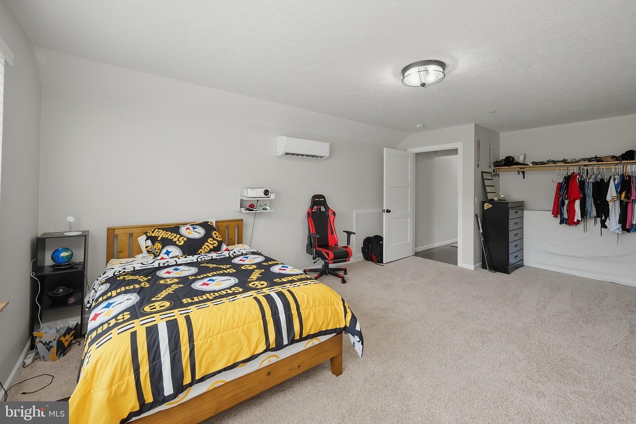 COUNTRY CLUB ACRES - Residential