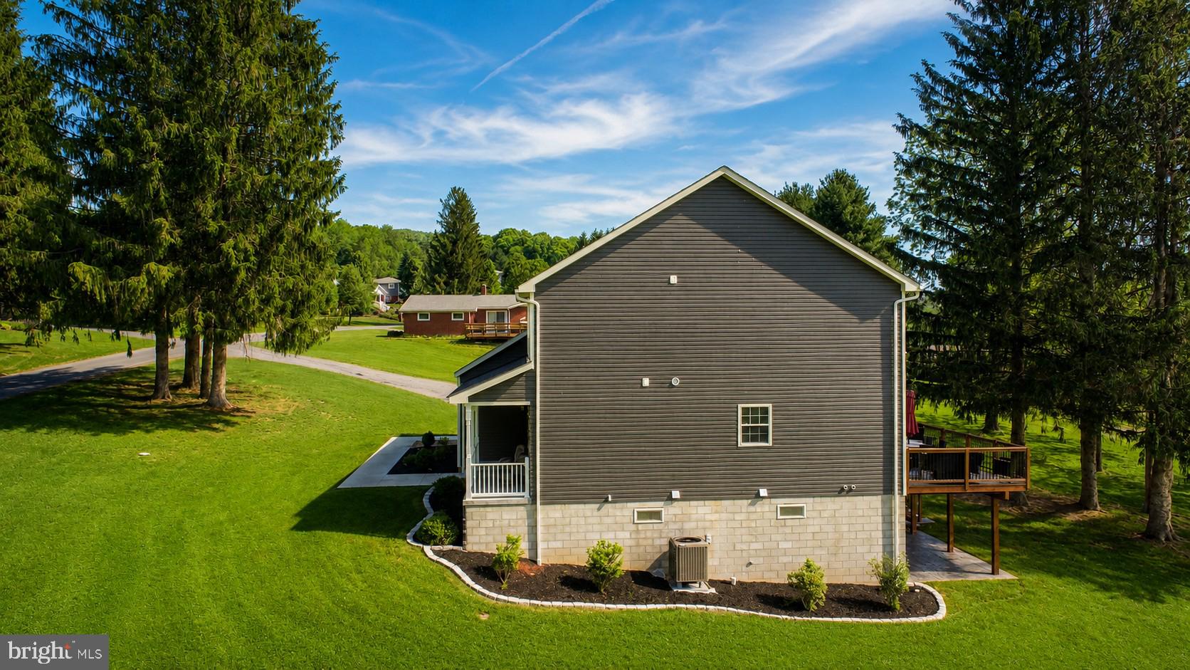 COUNTRY CLUB ACRES - Residential