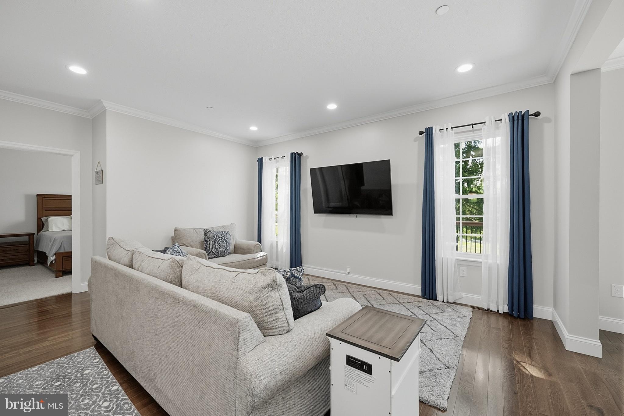 COUNTRY CLUB ACRES - Residential