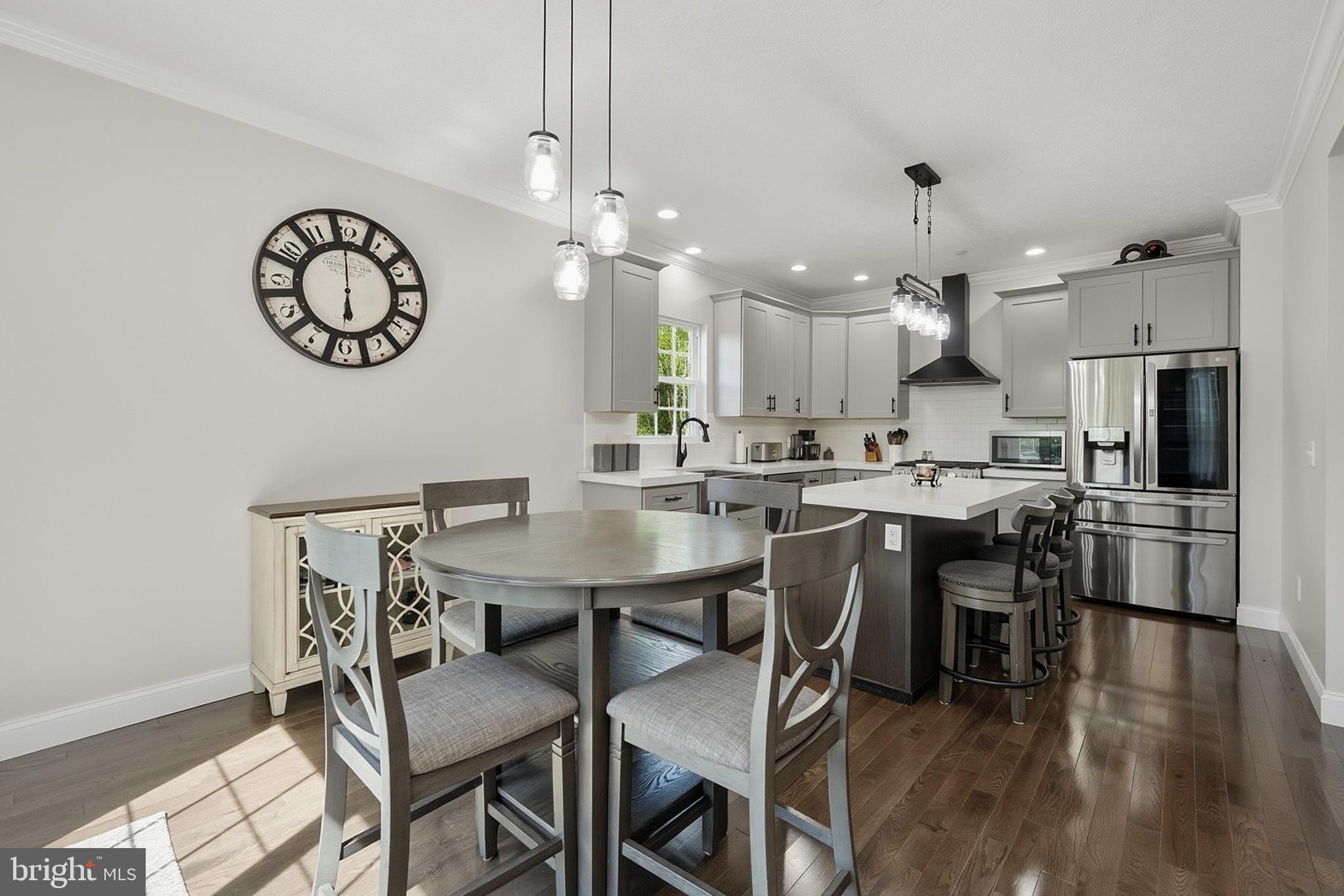 COUNTRY CLUB ACRES - Residential