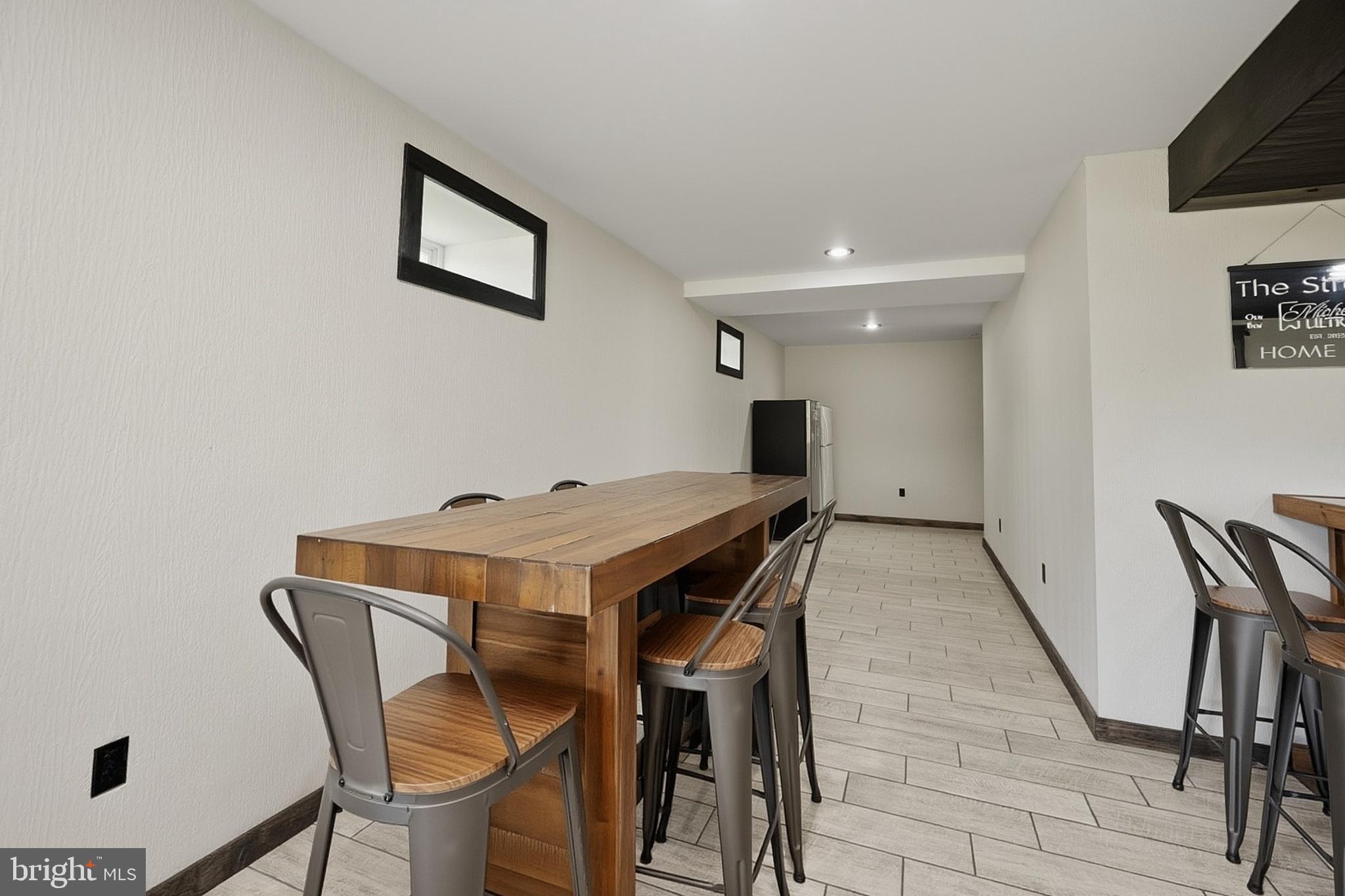 COUNTRY CLUB ACRES - Residential