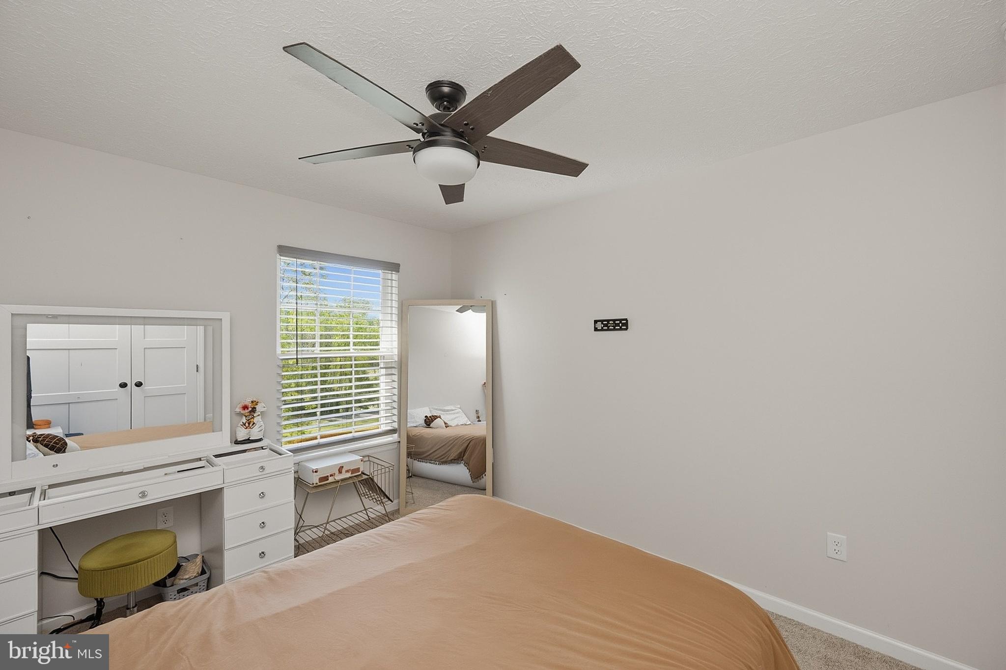 COUNTRY CLUB ACRES - Residential