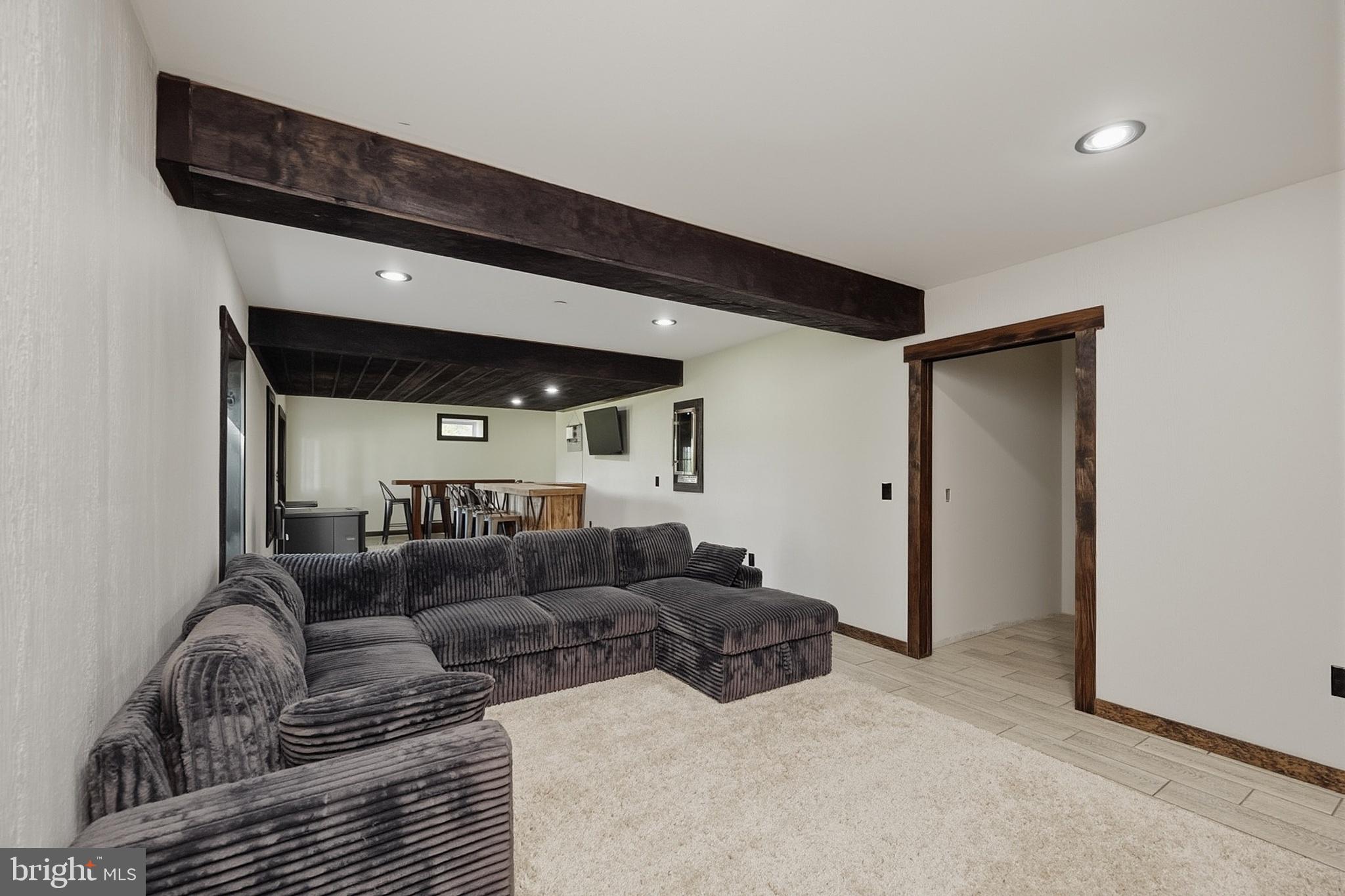 COUNTRY CLUB ACRES - Residential