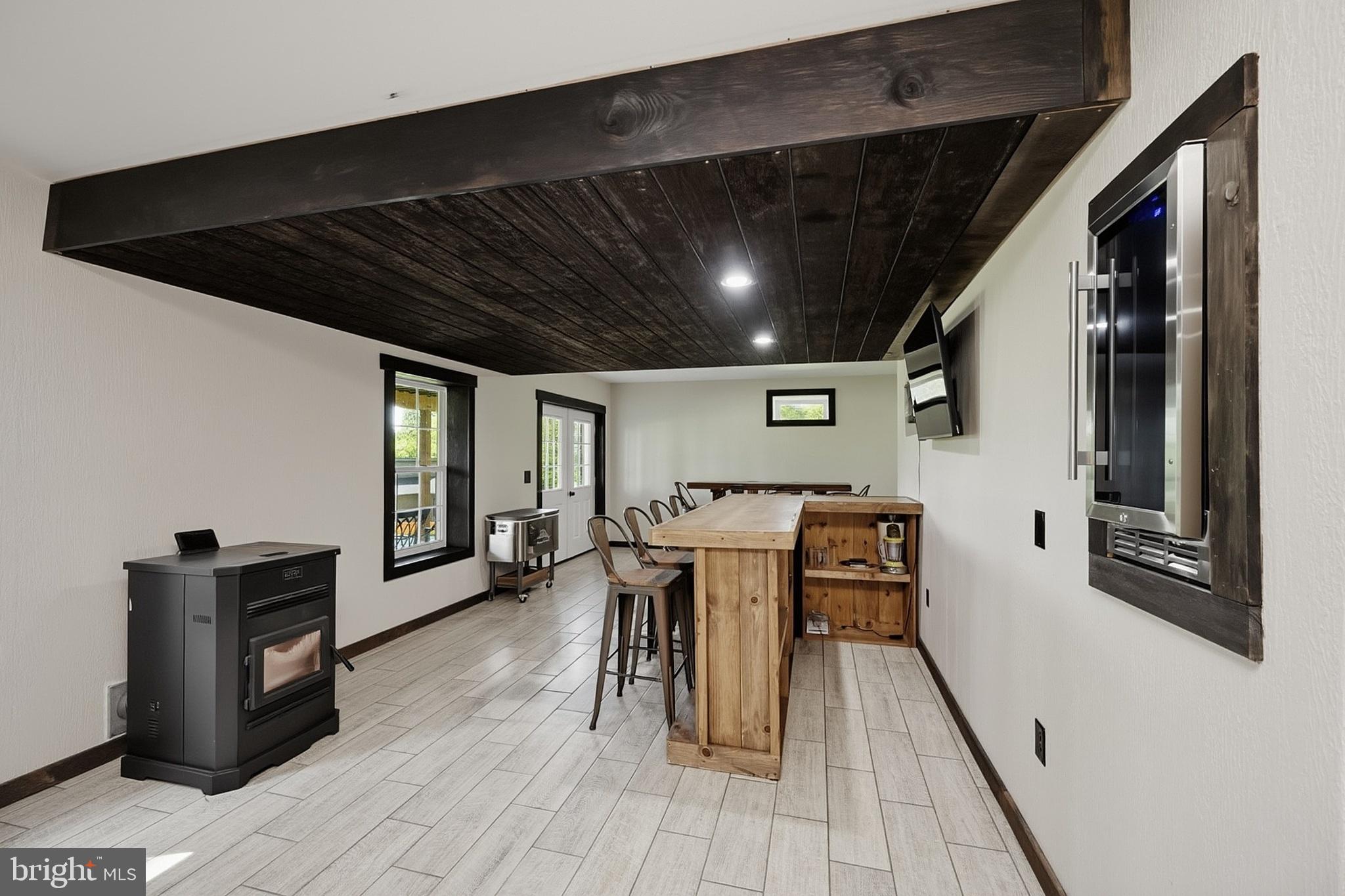 COUNTRY CLUB ACRES - Residential