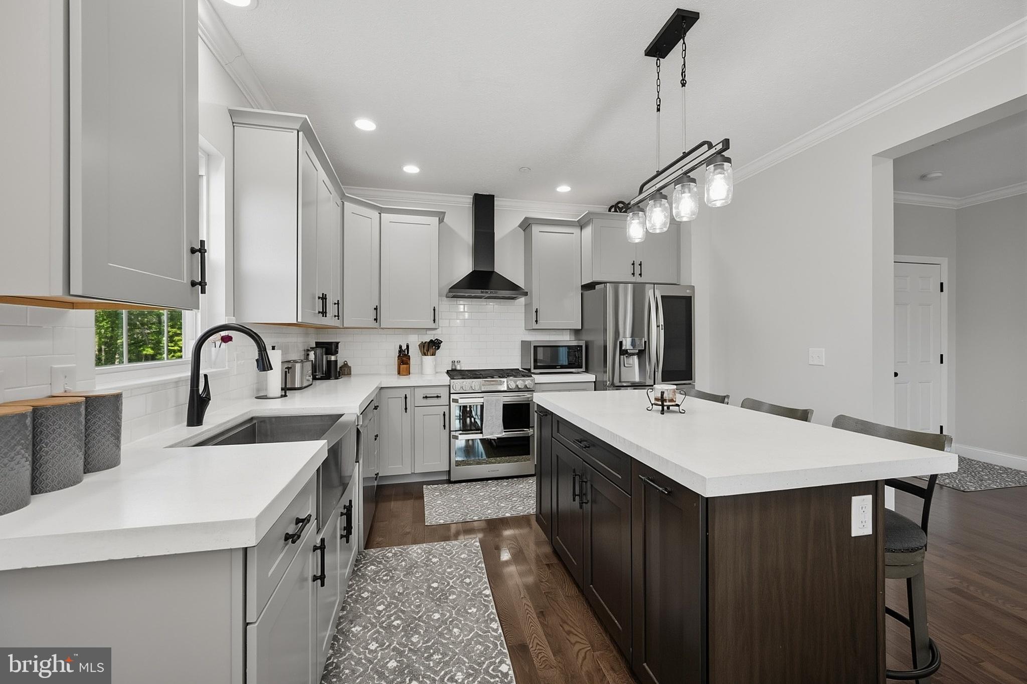 COUNTRY CLUB ACRES - Residential