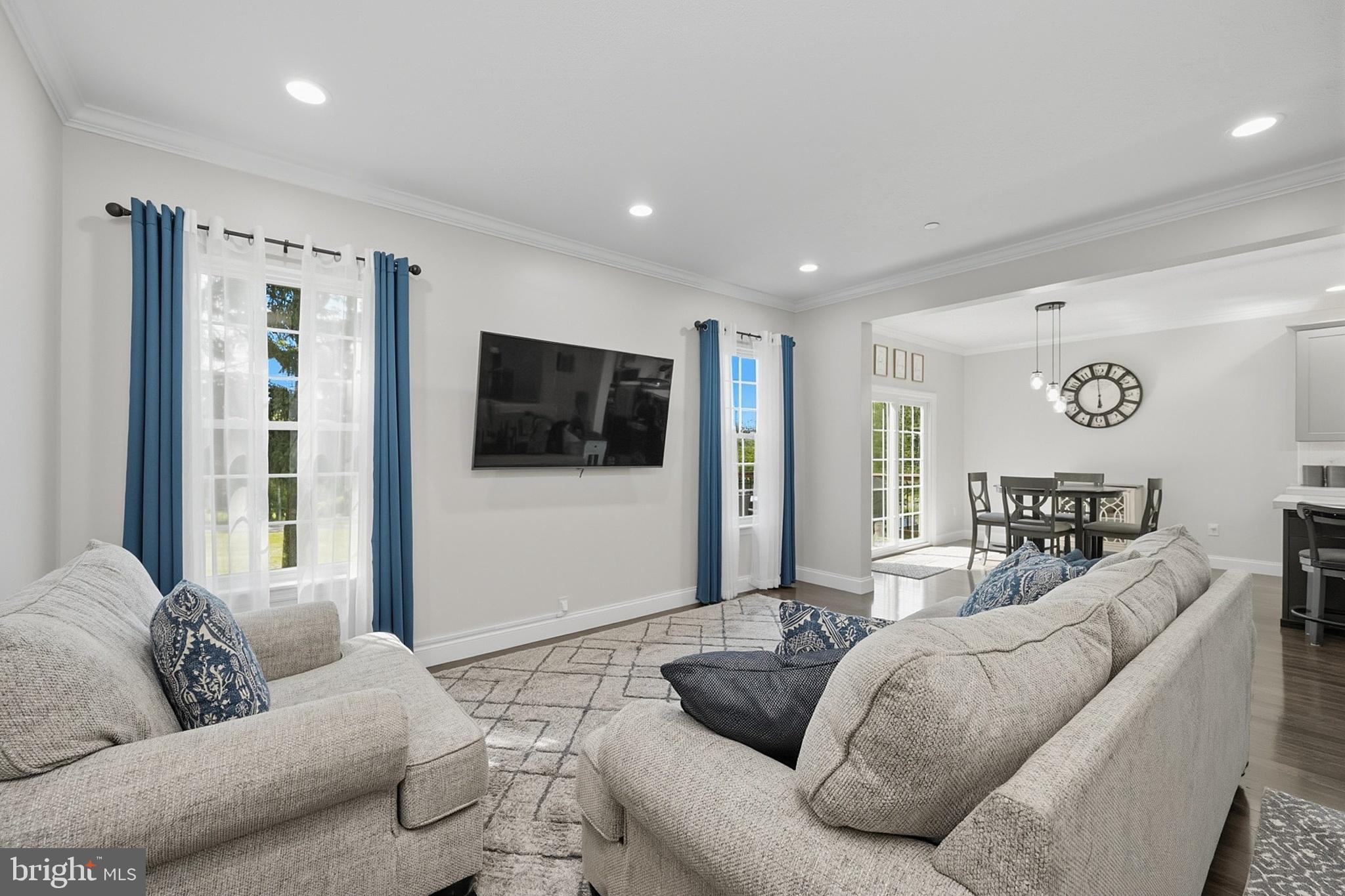 COUNTRY CLUB ACRES - Residential