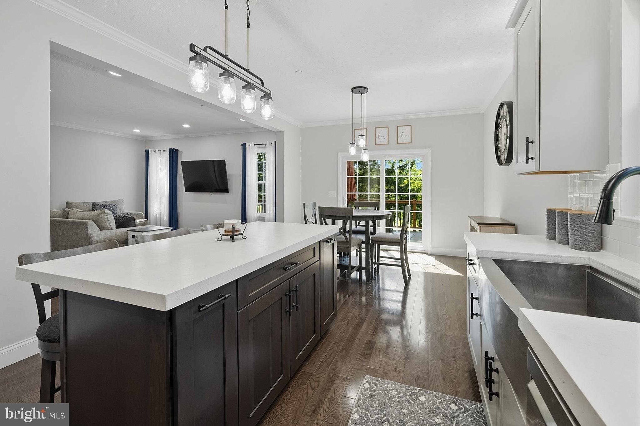 COUNTRY CLUB ACRES - Residential
