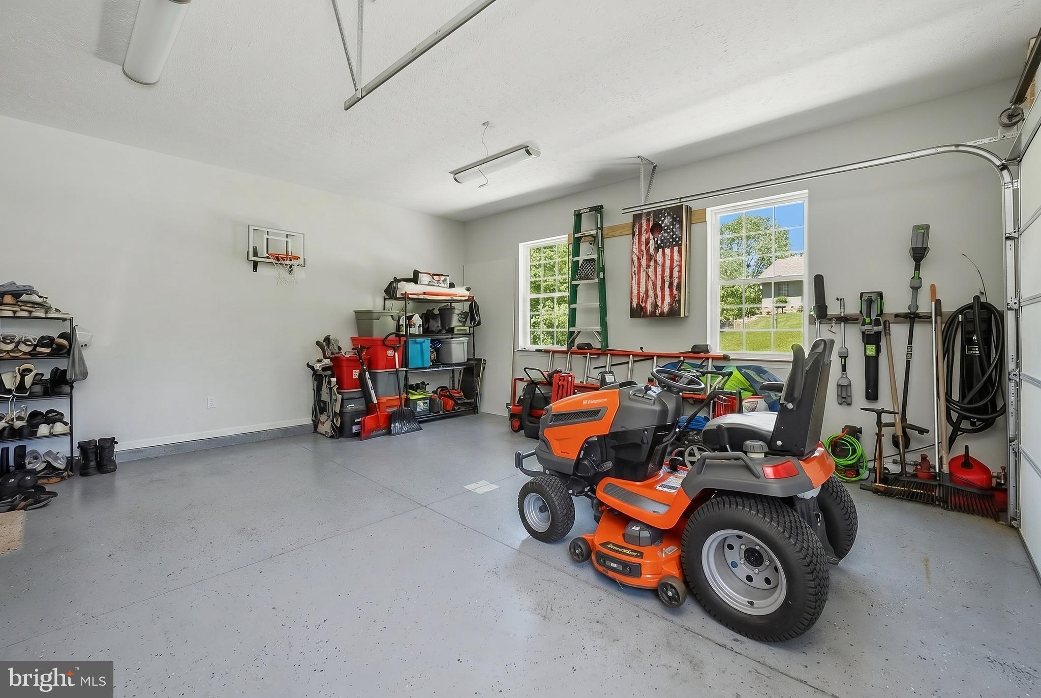 COUNTRY CLUB ACRES - Residential