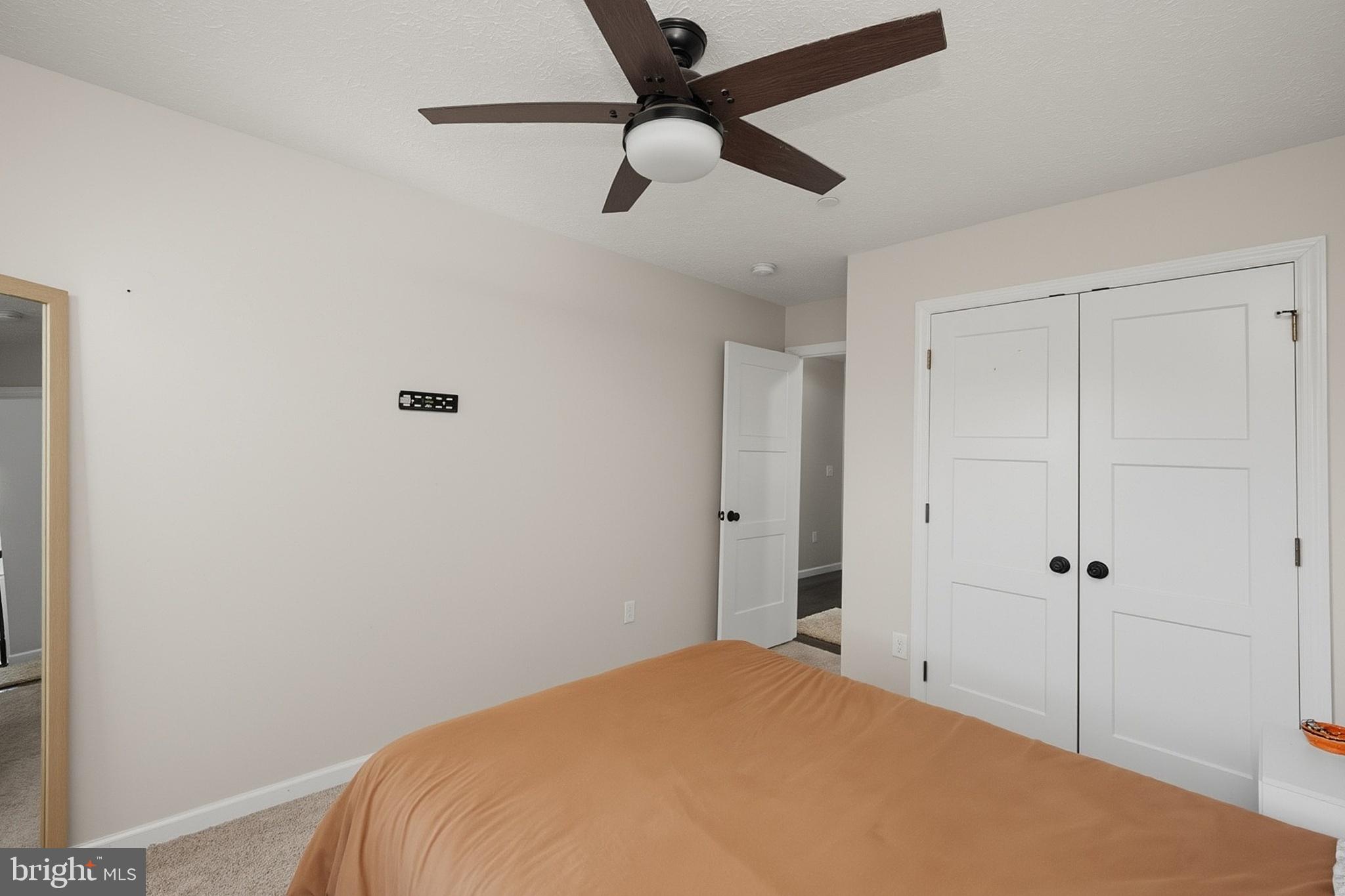 COUNTRY CLUB ACRES - Residential