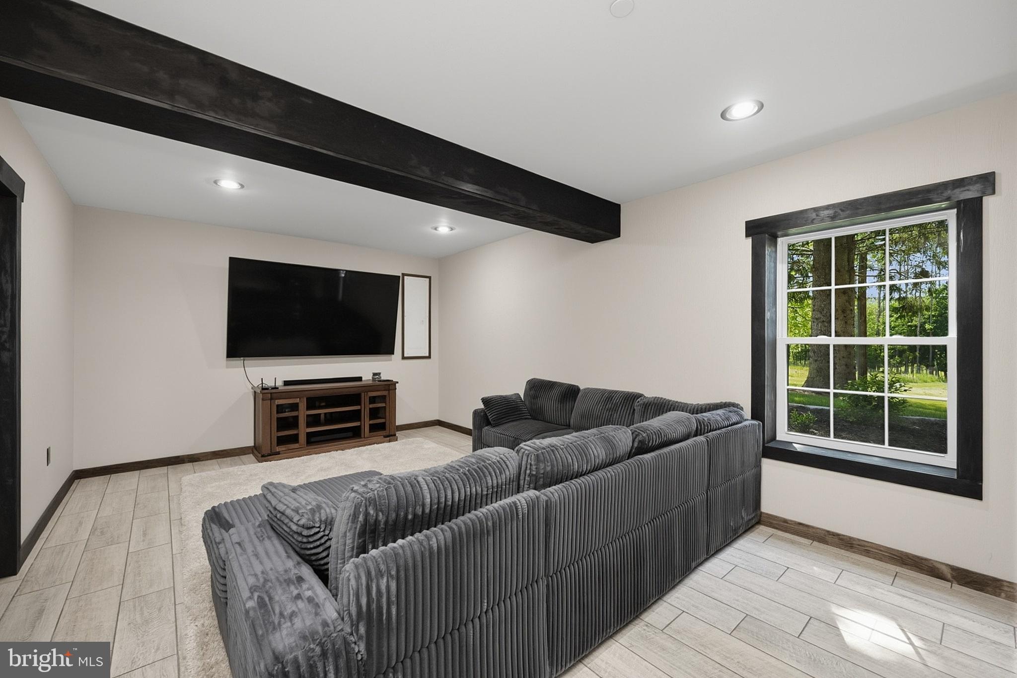 COUNTRY CLUB ACRES - Residential