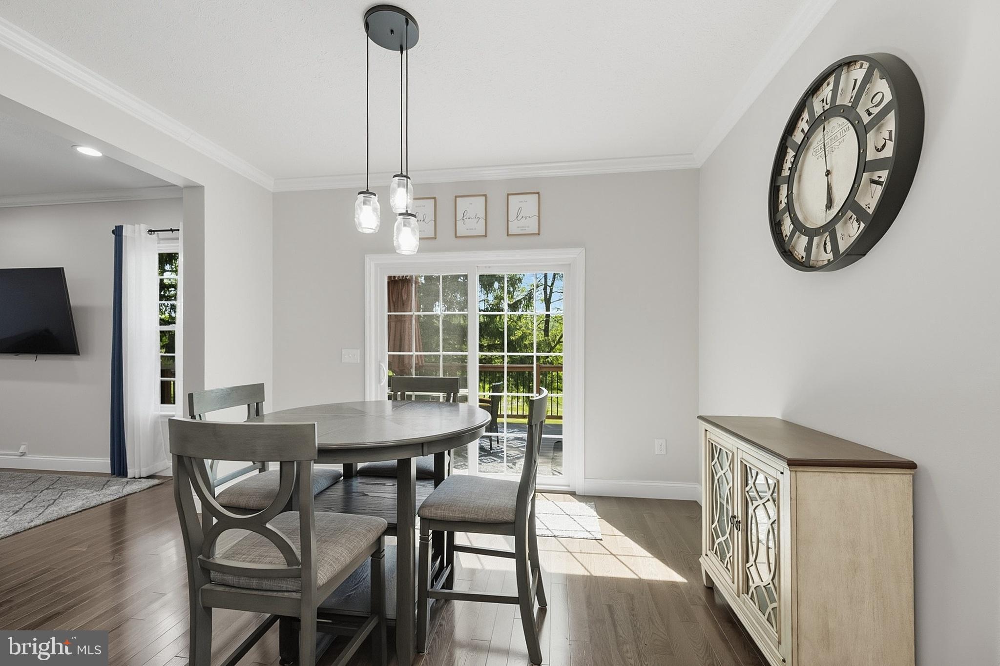 COUNTRY CLUB ACRES - Residential