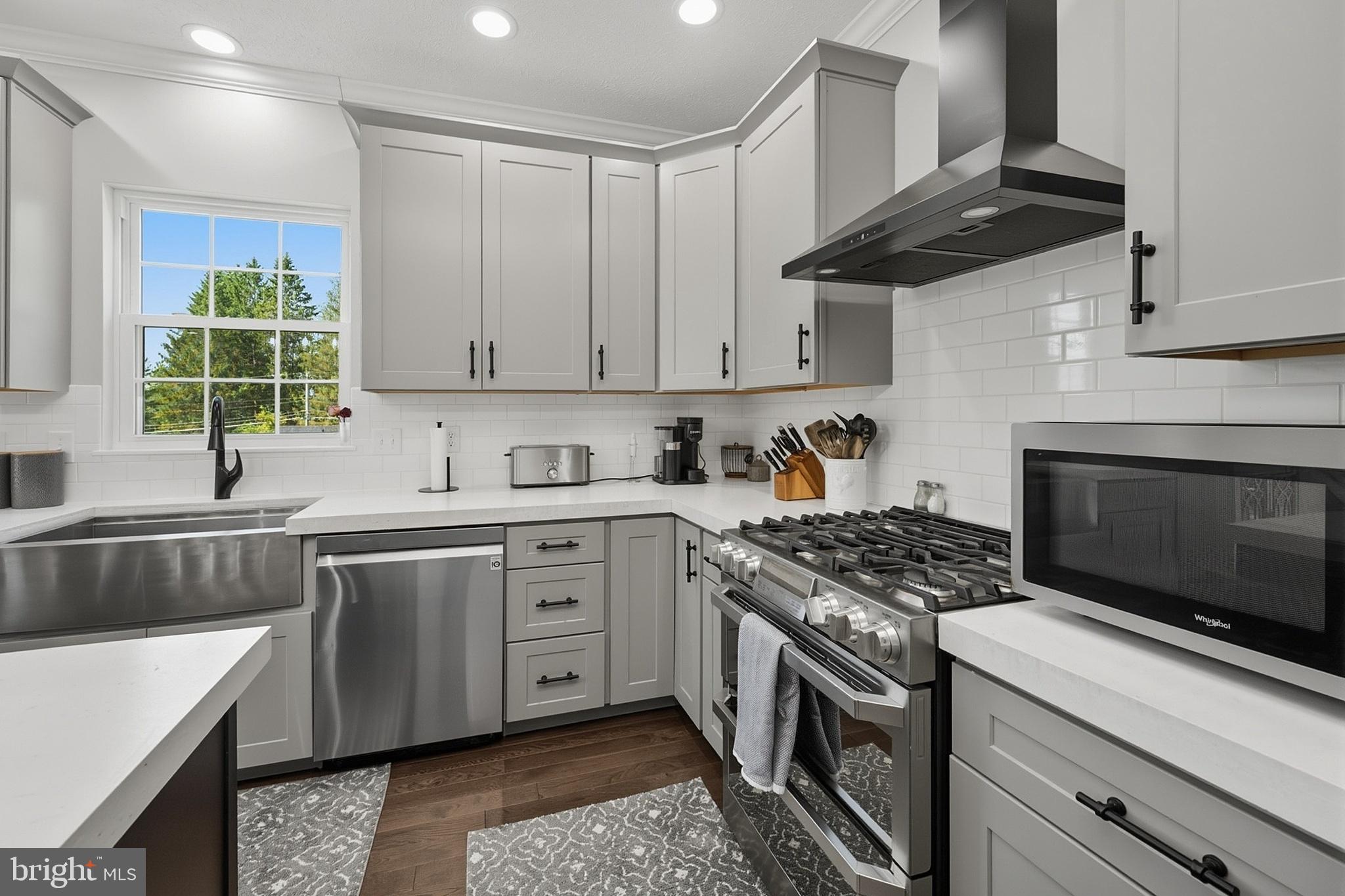 COUNTRY CLUB ACRES - Residential