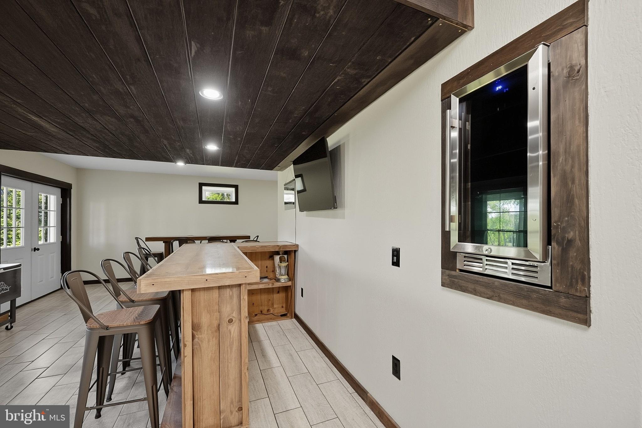 COUNTRY CLUB ACRES - Residential