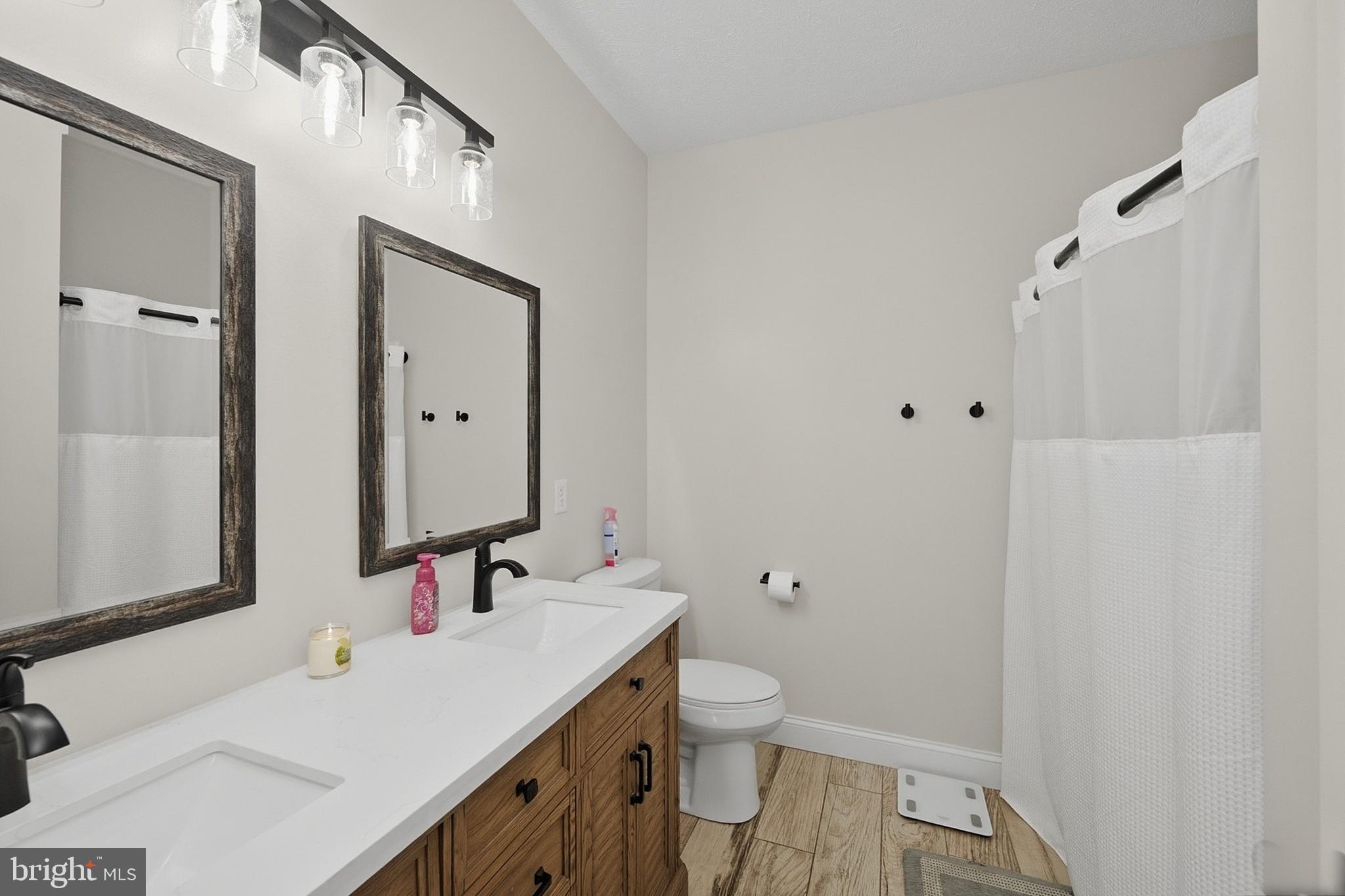 COUNTRY CLUB ACRES - Residential