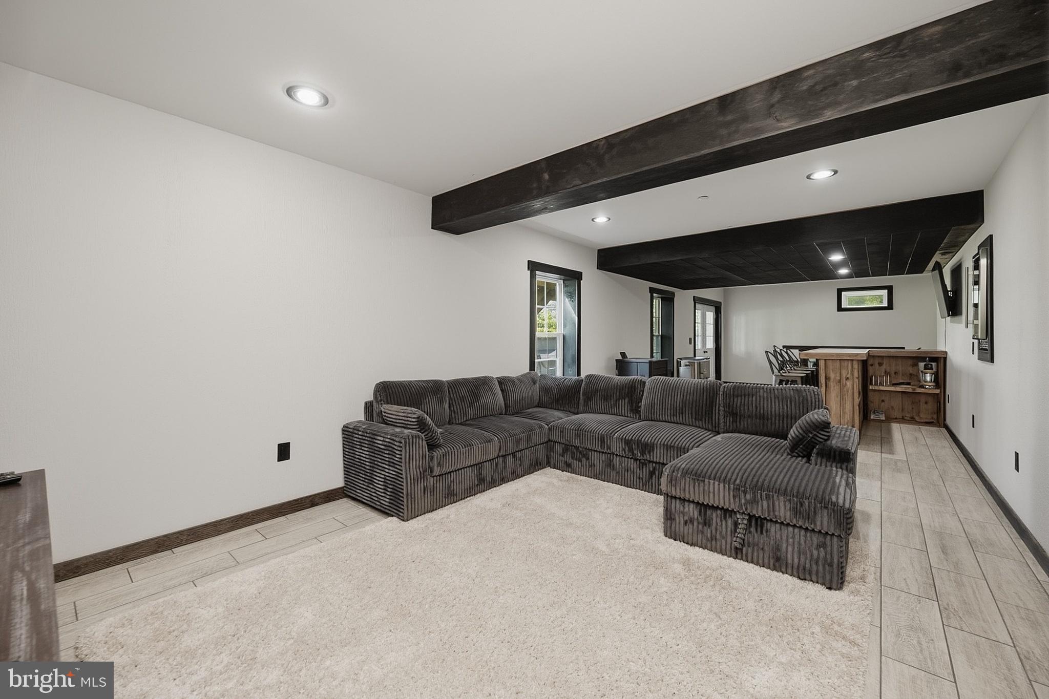 COUNTRY CLUB ACRES - Residential
